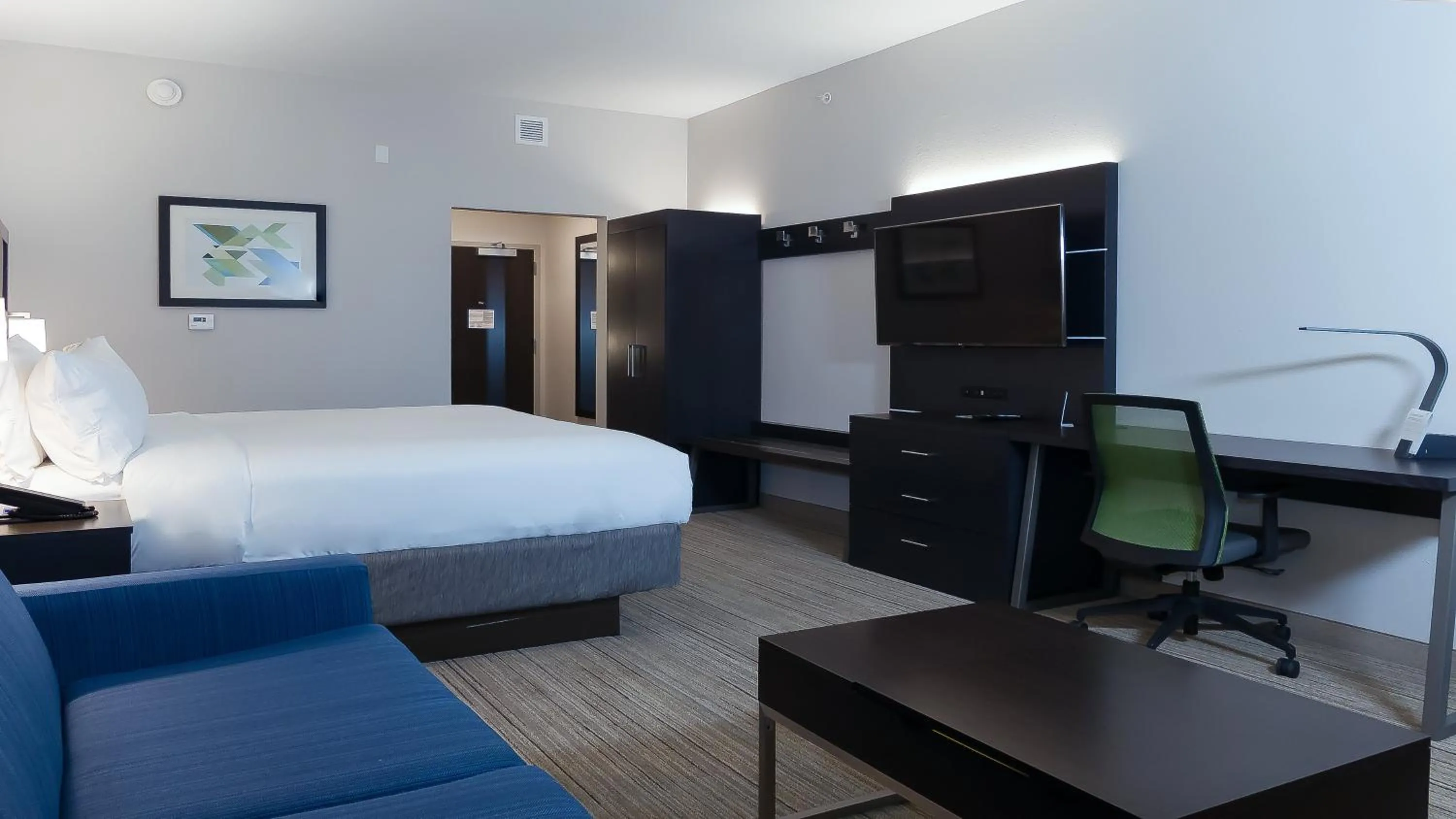 Photo of the whole room, Bed in Holiday Inn Express & Suites - Tampa East - Ybor City by IHG