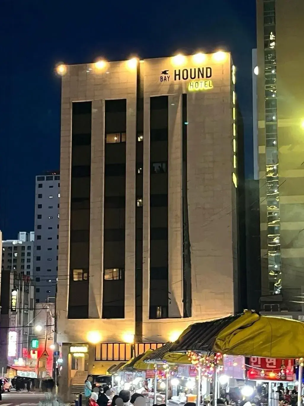 Property building in Bay Hound Hotel Property building in Bay Hound Hotel