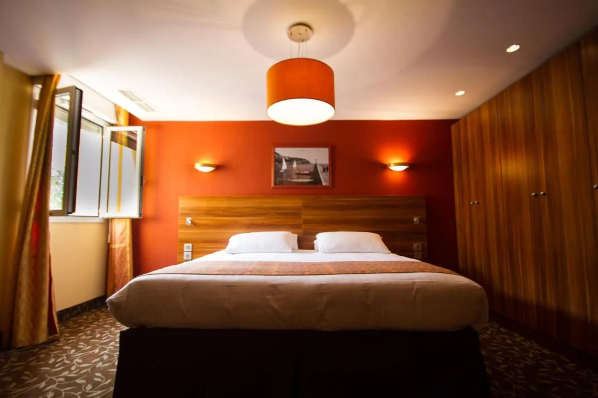 Bedroom, Bed in Residence Share Inn