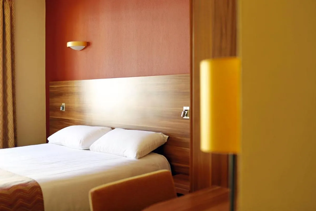 Bedroom, Bed in Residence Share Inn