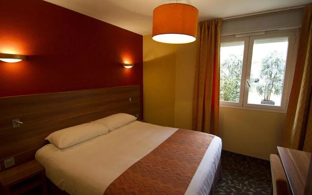 Photo of the whole room, Bed in Residence Share Inn