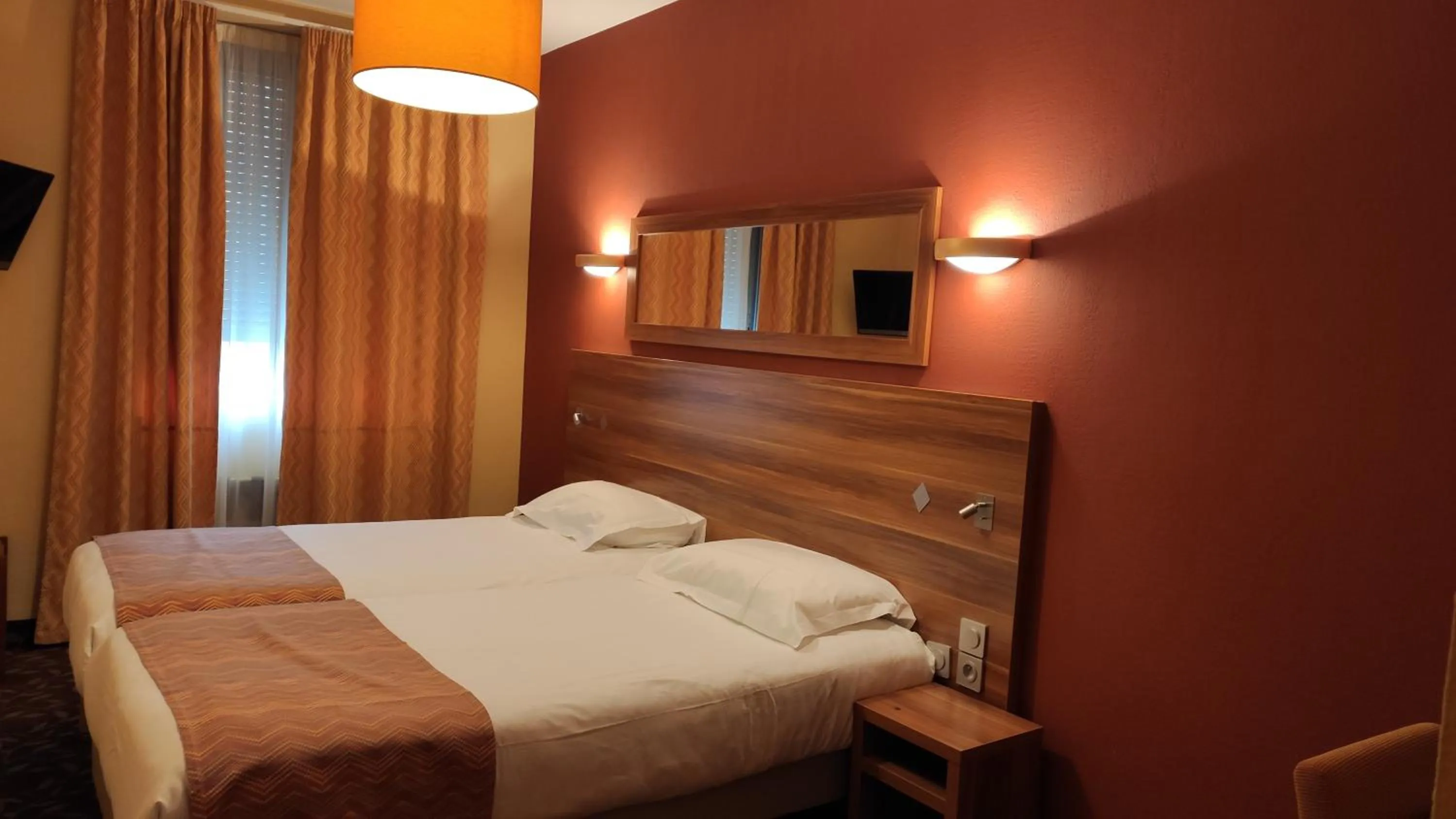 Photo of the whole room, Bed in Residence Share Inn