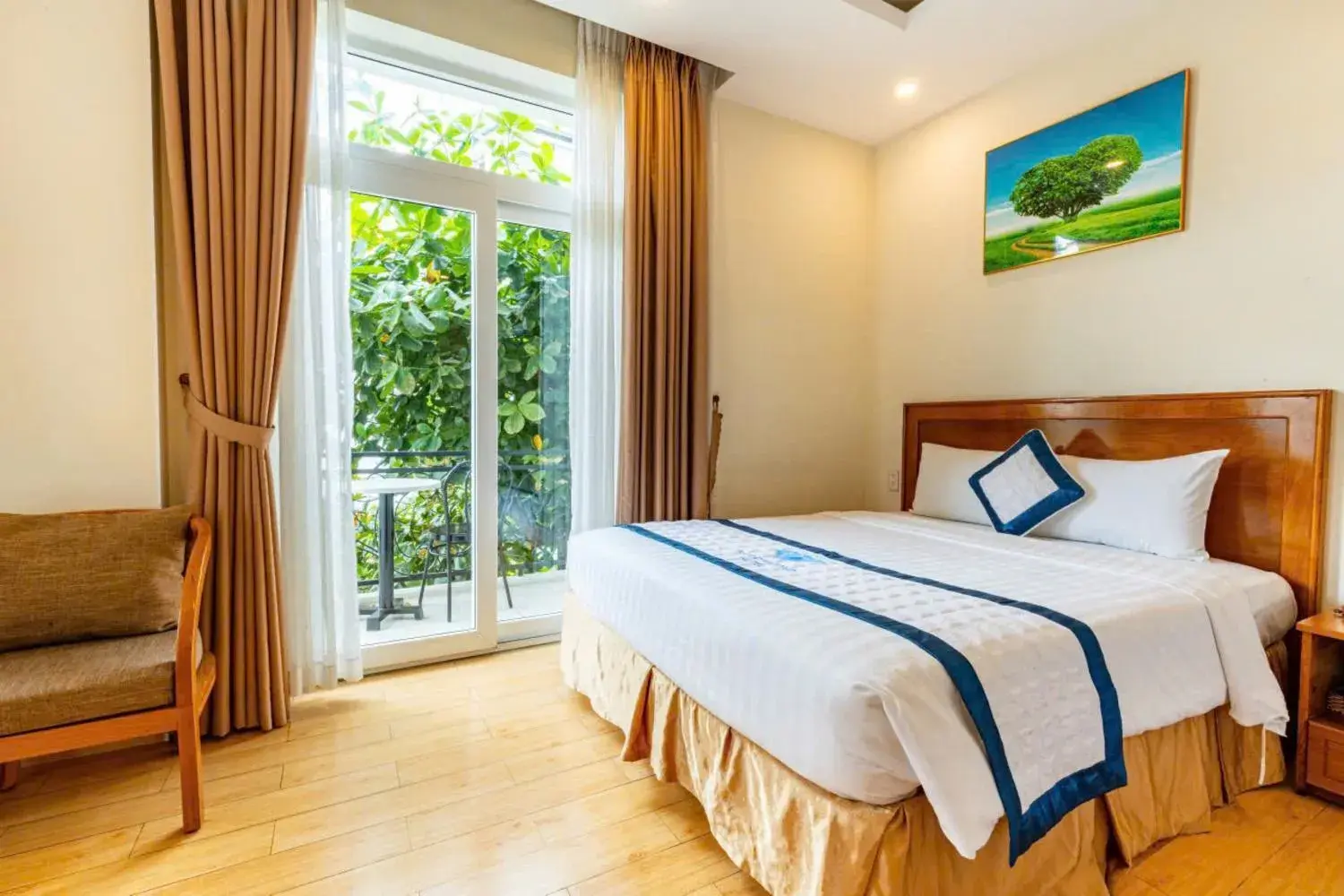 Deluxe Double Room with Balcony in Blue Diamond Airport Hotel Deluxe Double Room with Balcony in Blue Diamond Airport Hotel