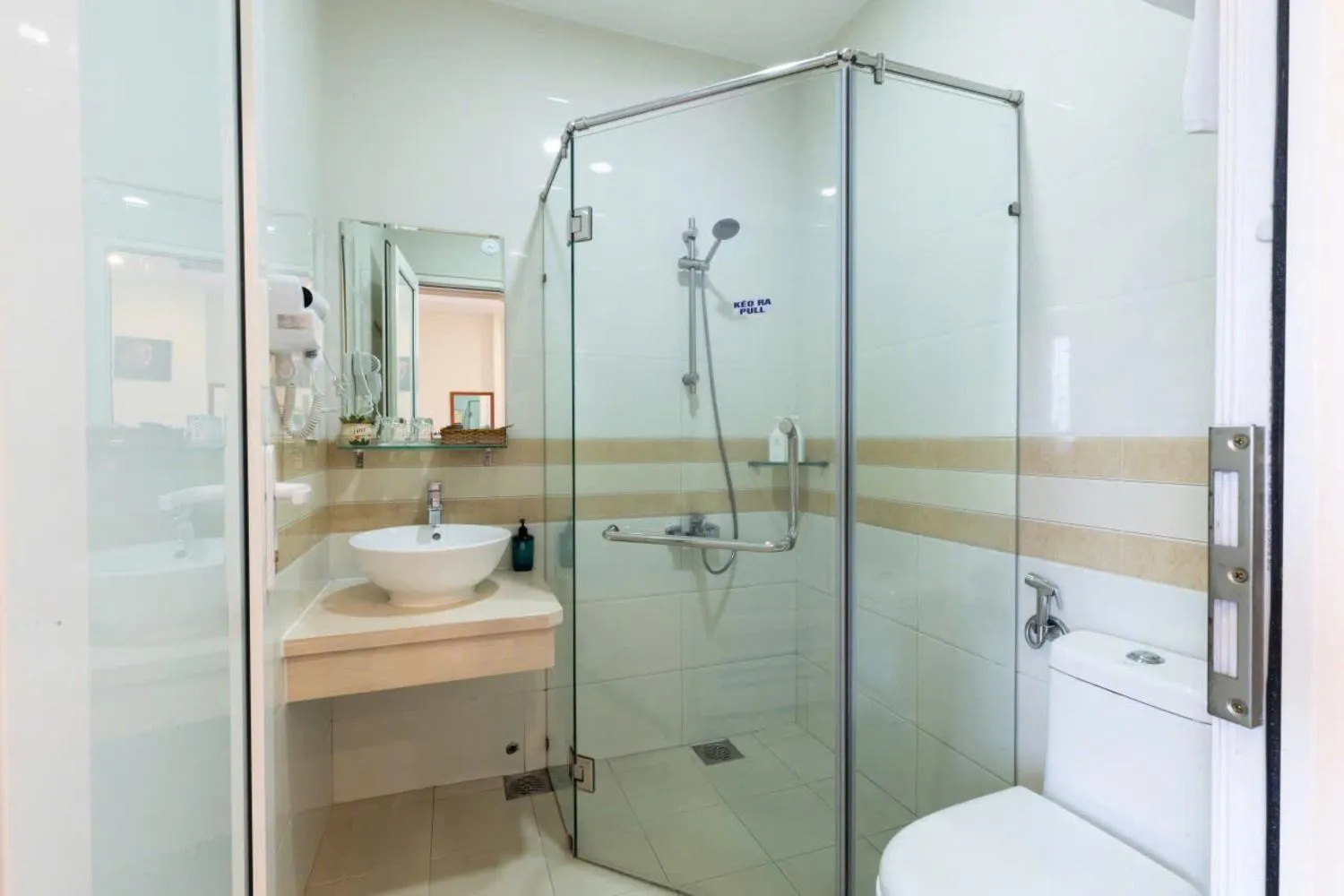 Shower in Blue Diamond Airport Hotel