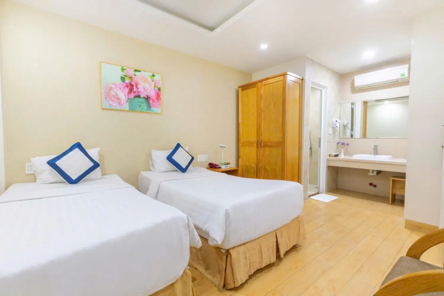 Photo of the whole room, Bed in Blue Diamond Airport Hotel