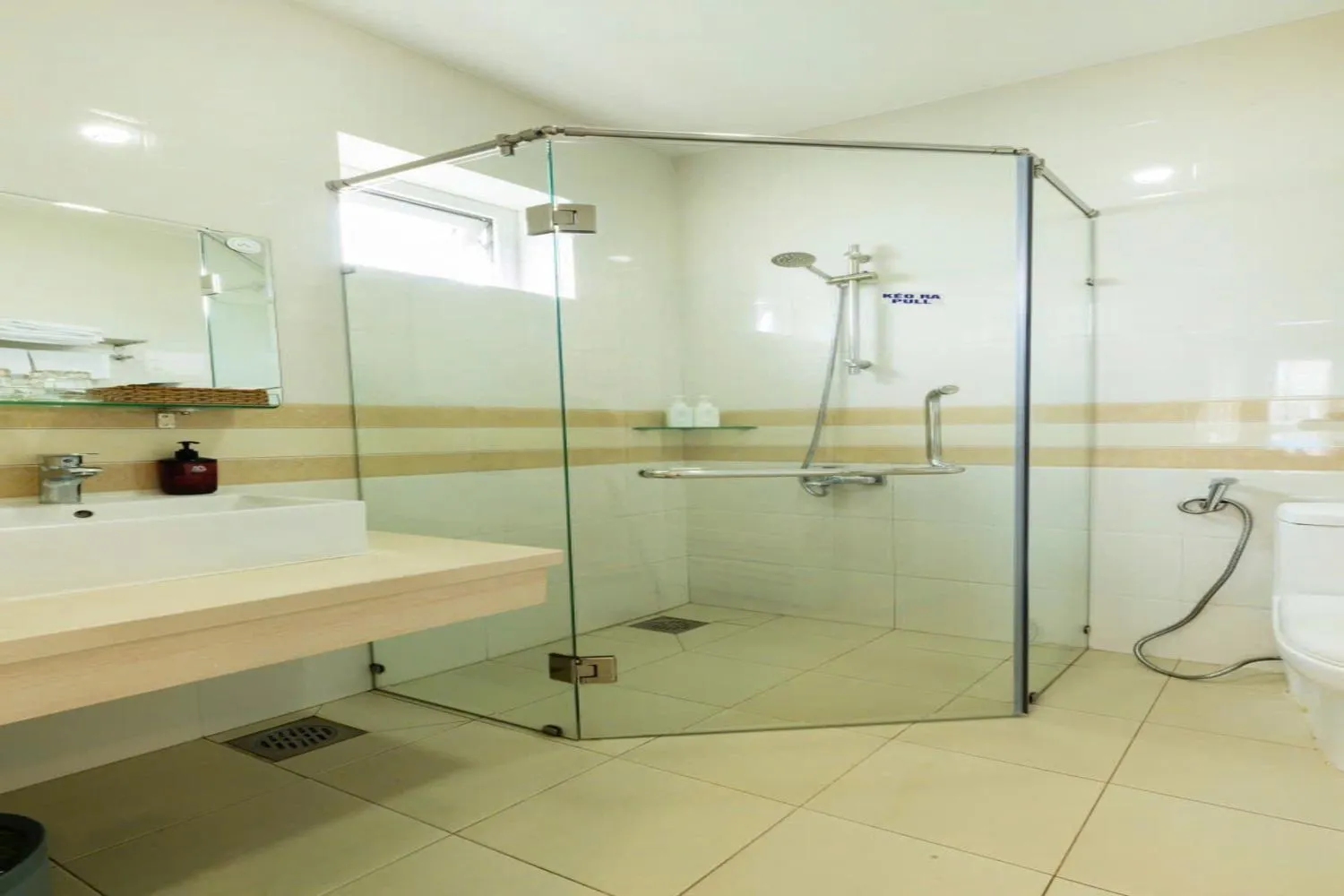 Shower in Blue Diamond Airport Hotel