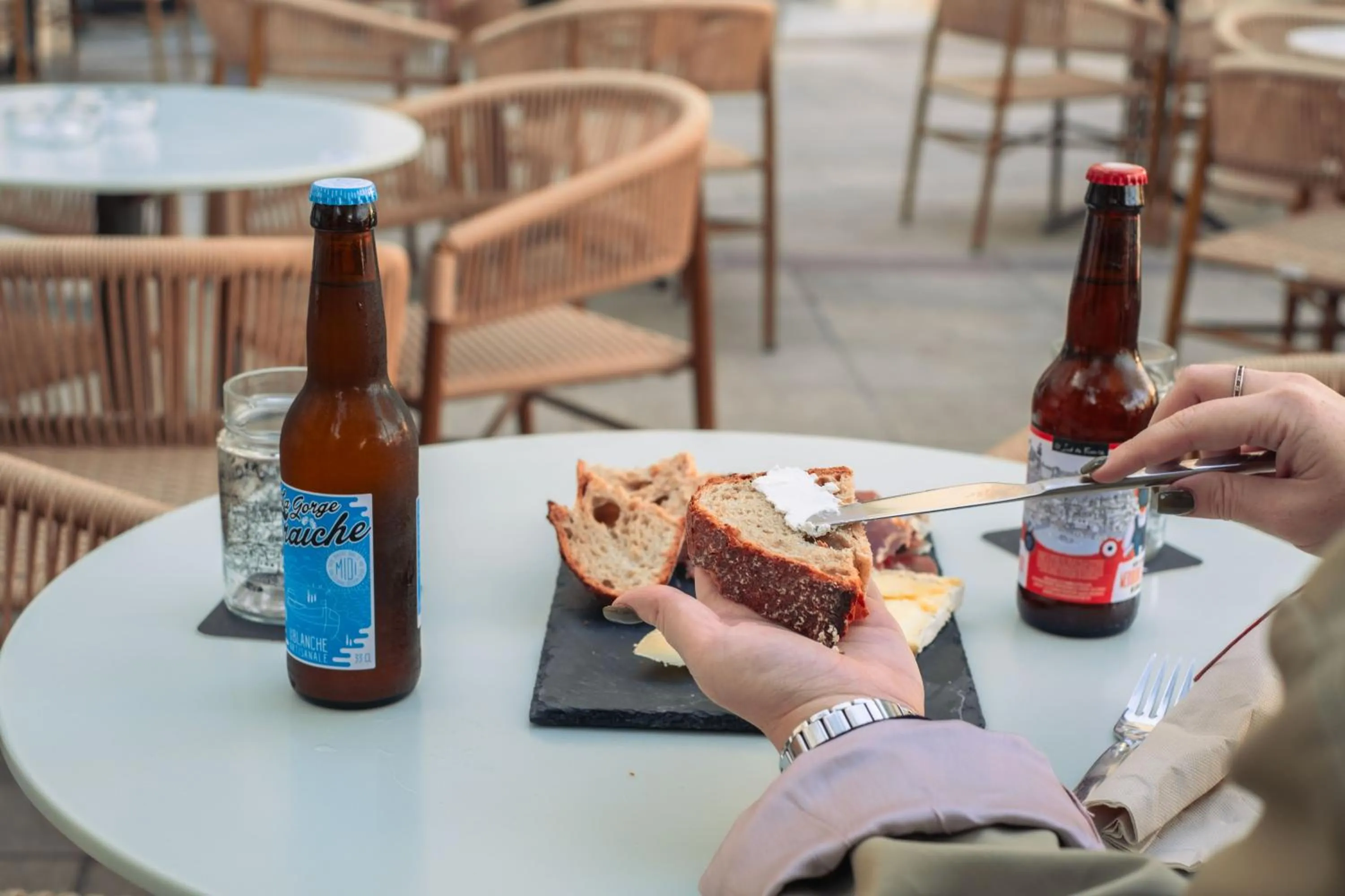 Lounge or bar in Hôtel le XIX