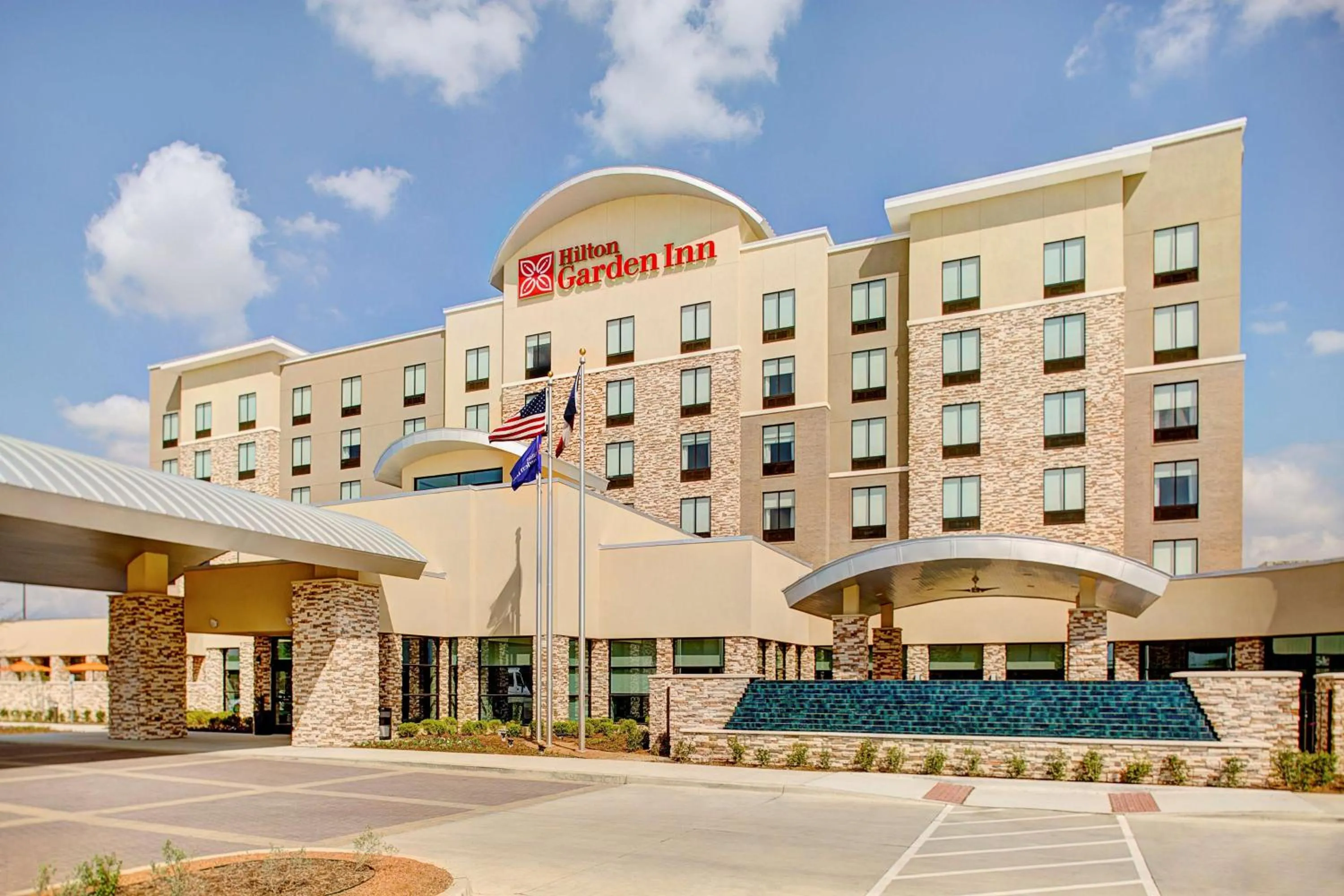 Property building in Hilton Garden Inn Dallas/Arlington South