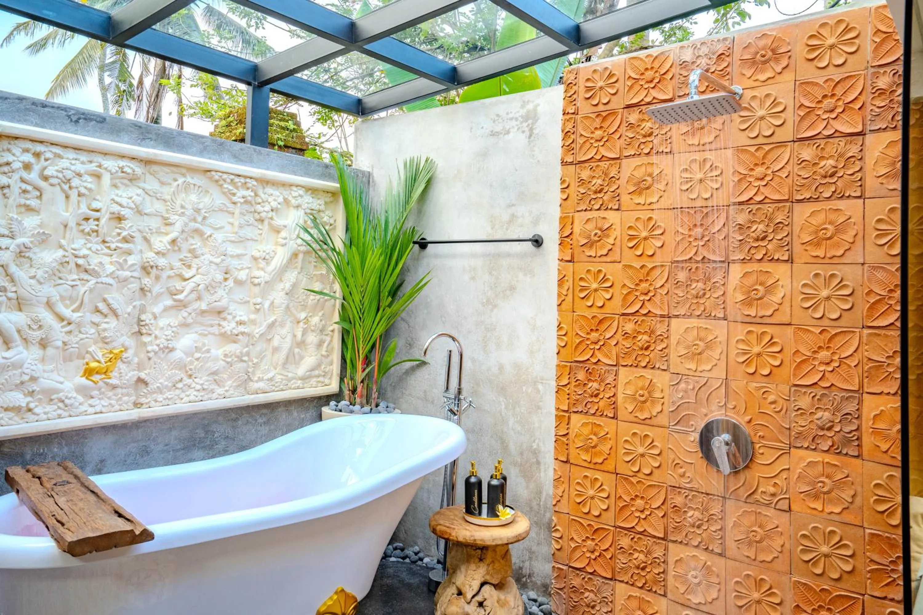 Shower in Imagine Bali