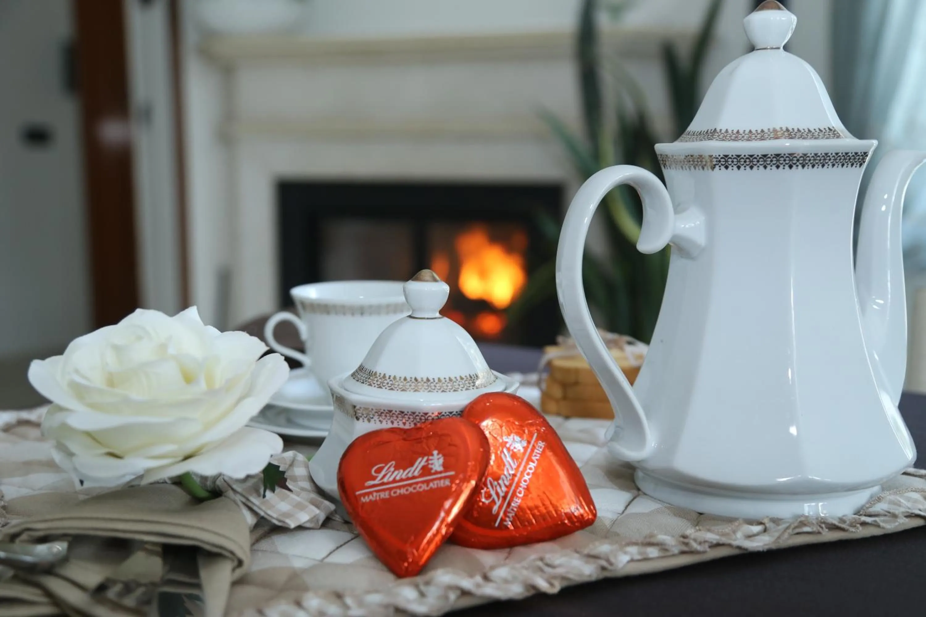 Communal lounge/ TV room in B&B Maison Blanche