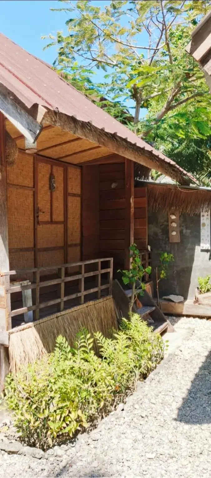 Bungalow with Shared Bathroom in Sunset Moyo Bungalows Bungalow with Shared Bathroom in Sunset Moyo Bungalows