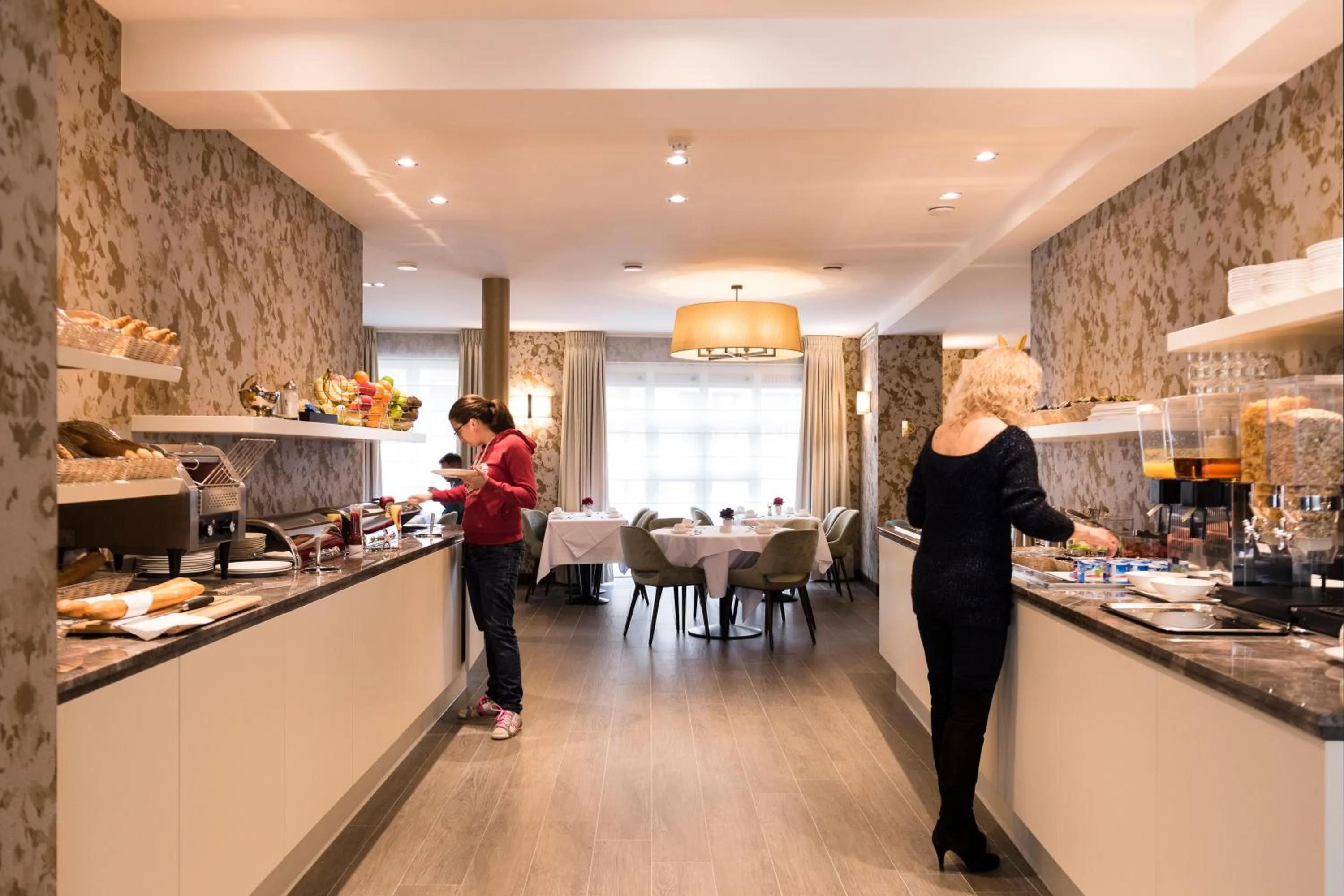 Food and drinks in Hotel Aragon