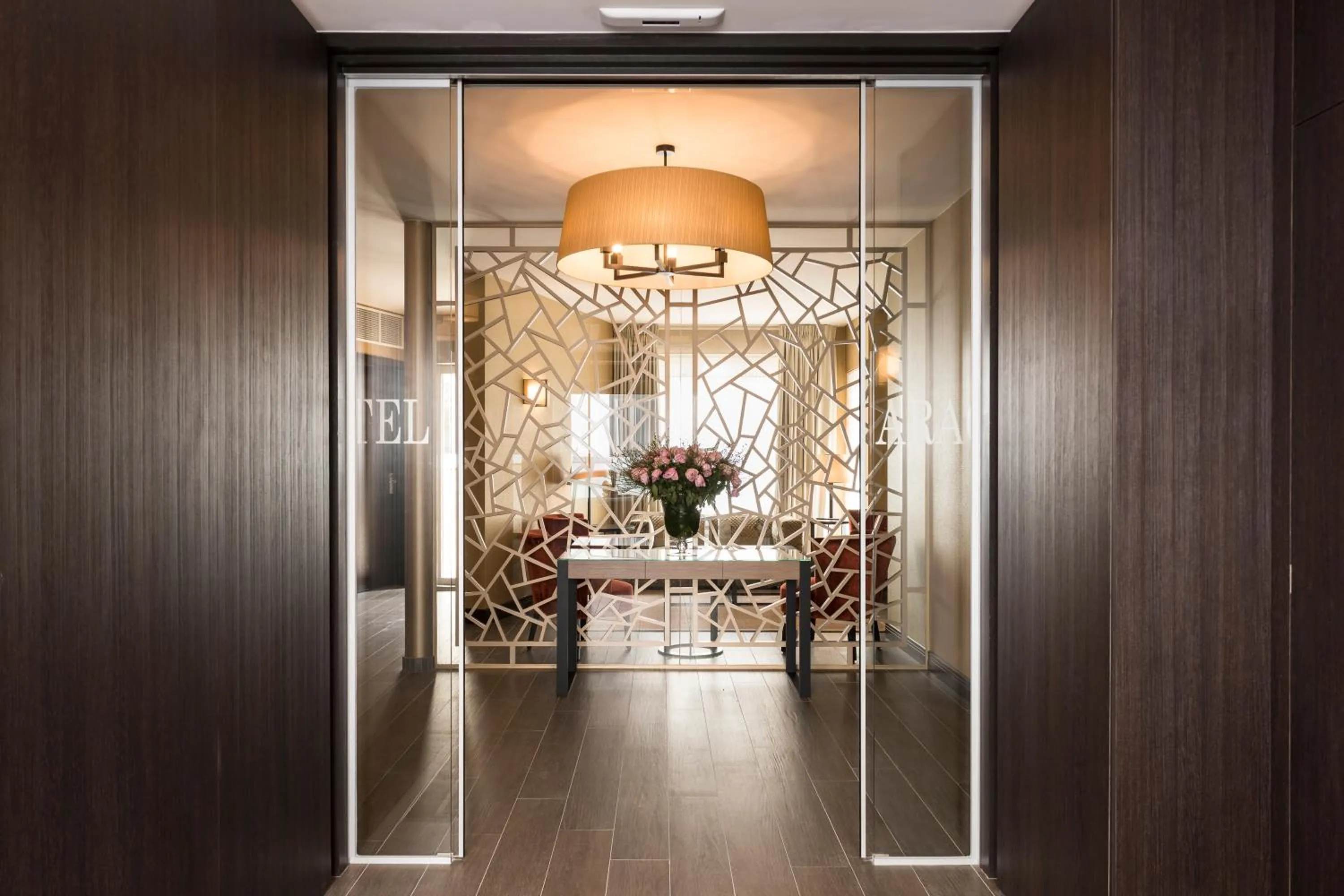 Facade/entrance in Hotel Aragon