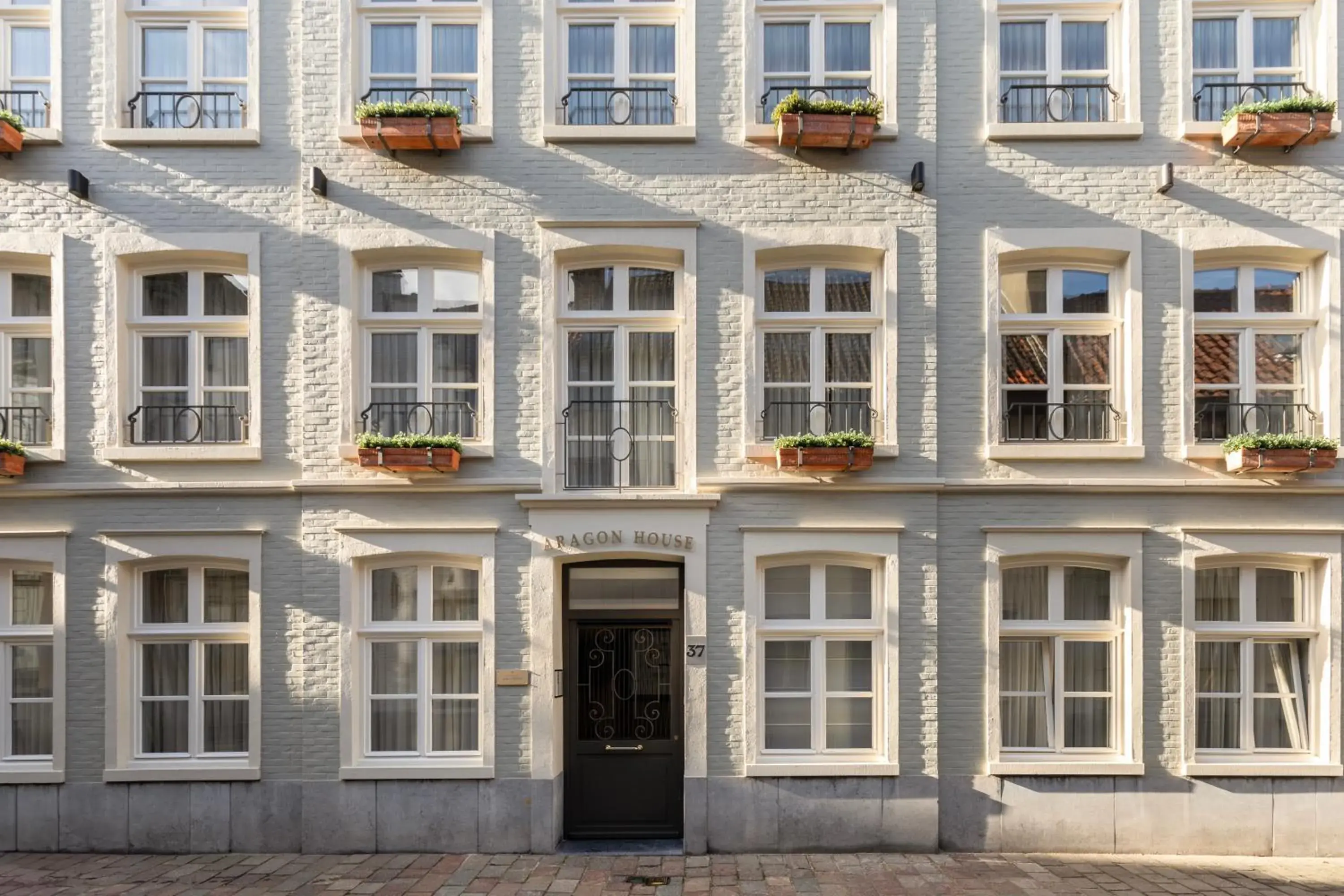 Property building in Hotel Aragon Property building in Hotel Aragon