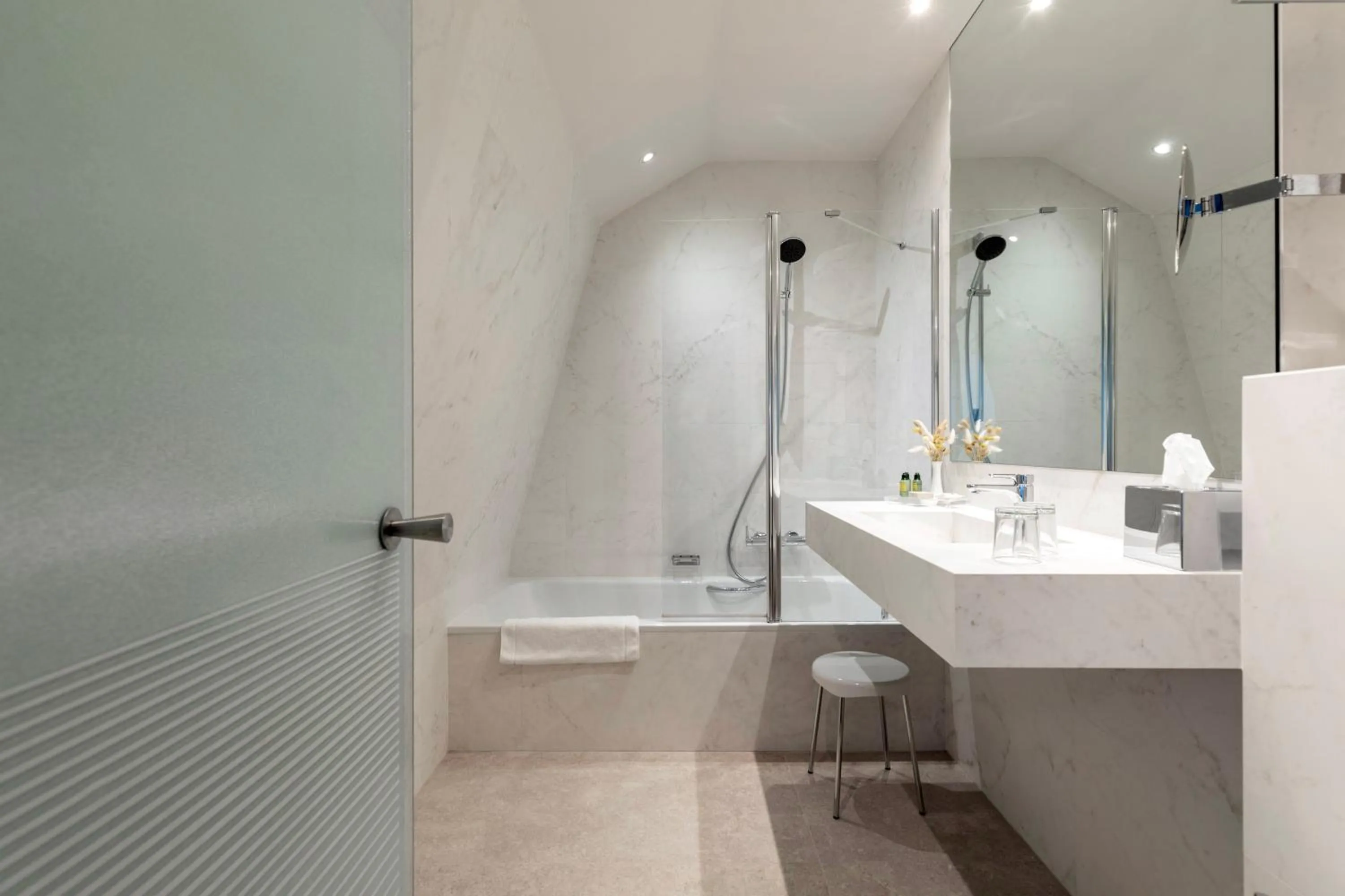 Shower in Hotel Aragon