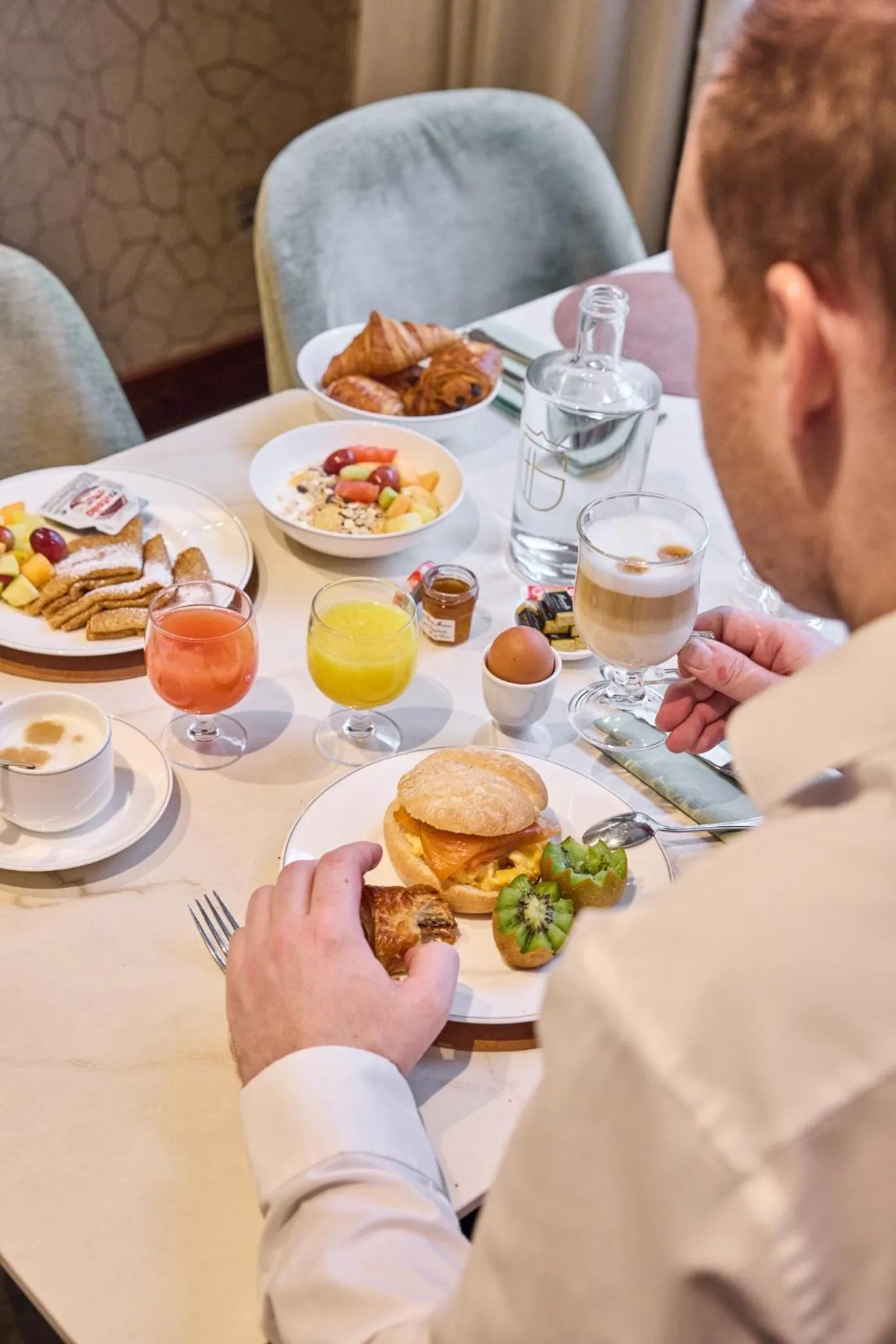 Restaurant/places to eat in Hotel Aragon