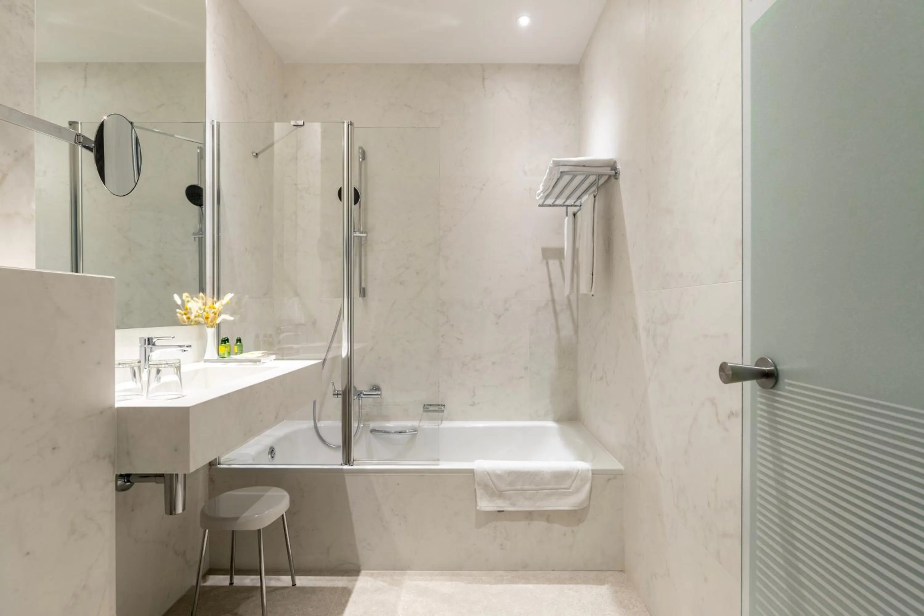 Shower in Hotel Aragon