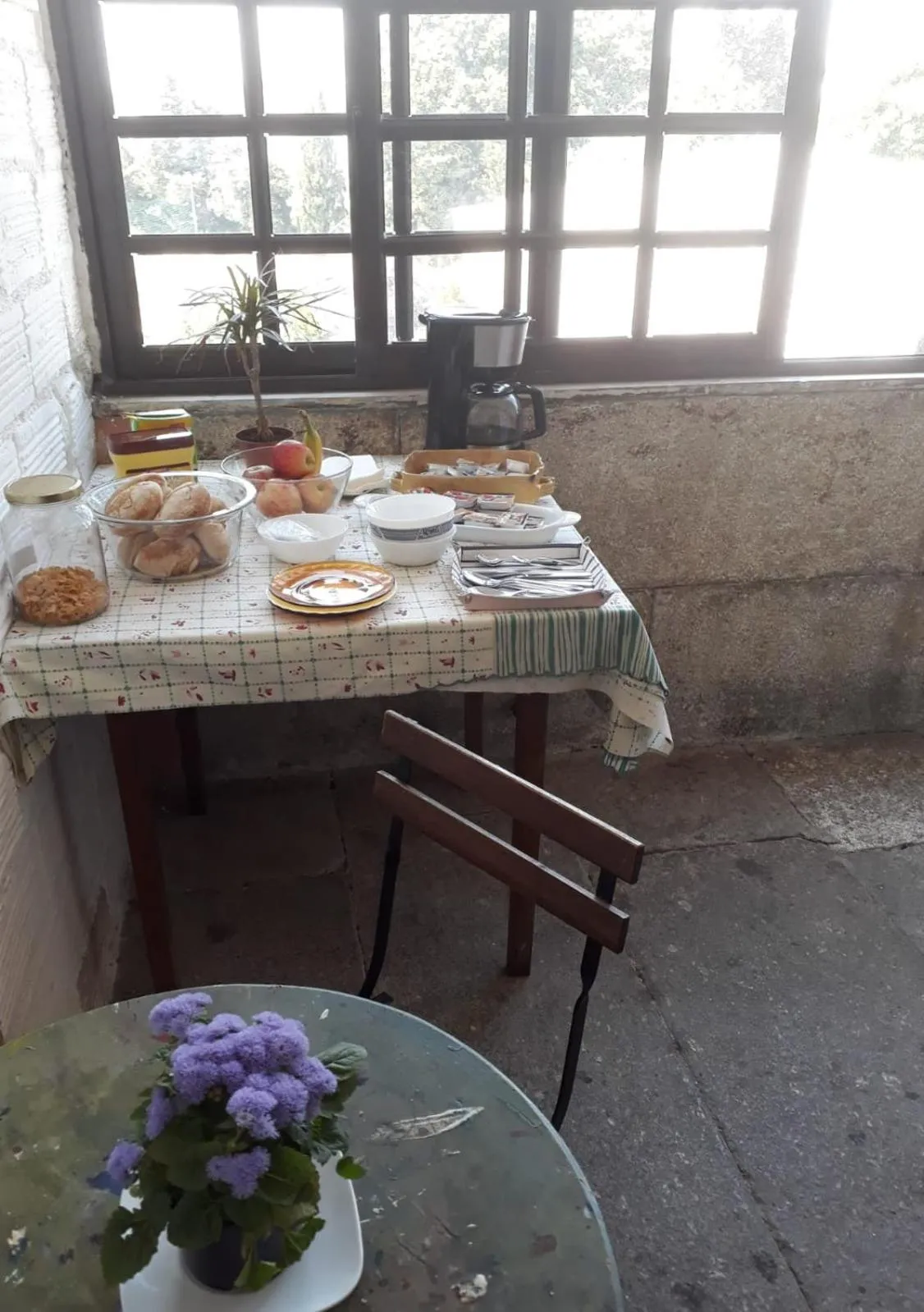 Communal kitchen in Family Adams House Hostel