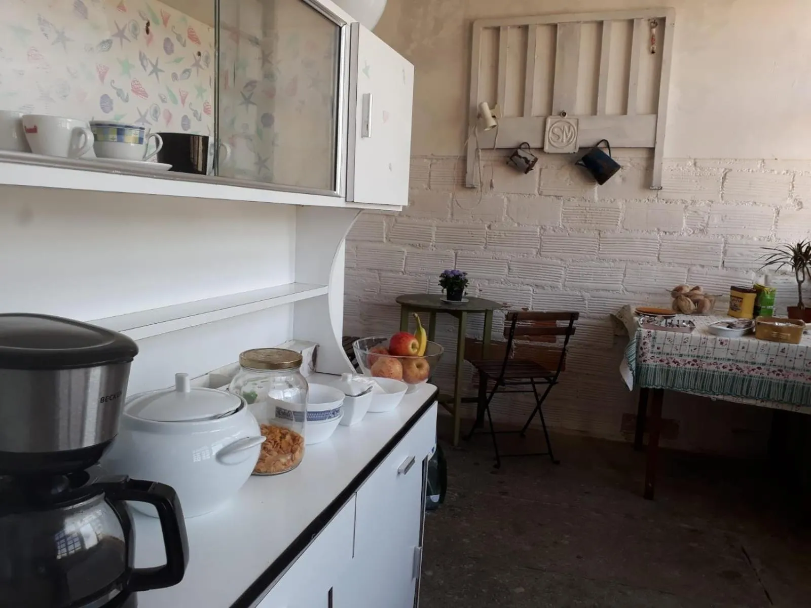Communal kitchen in Family Adams House Hostel