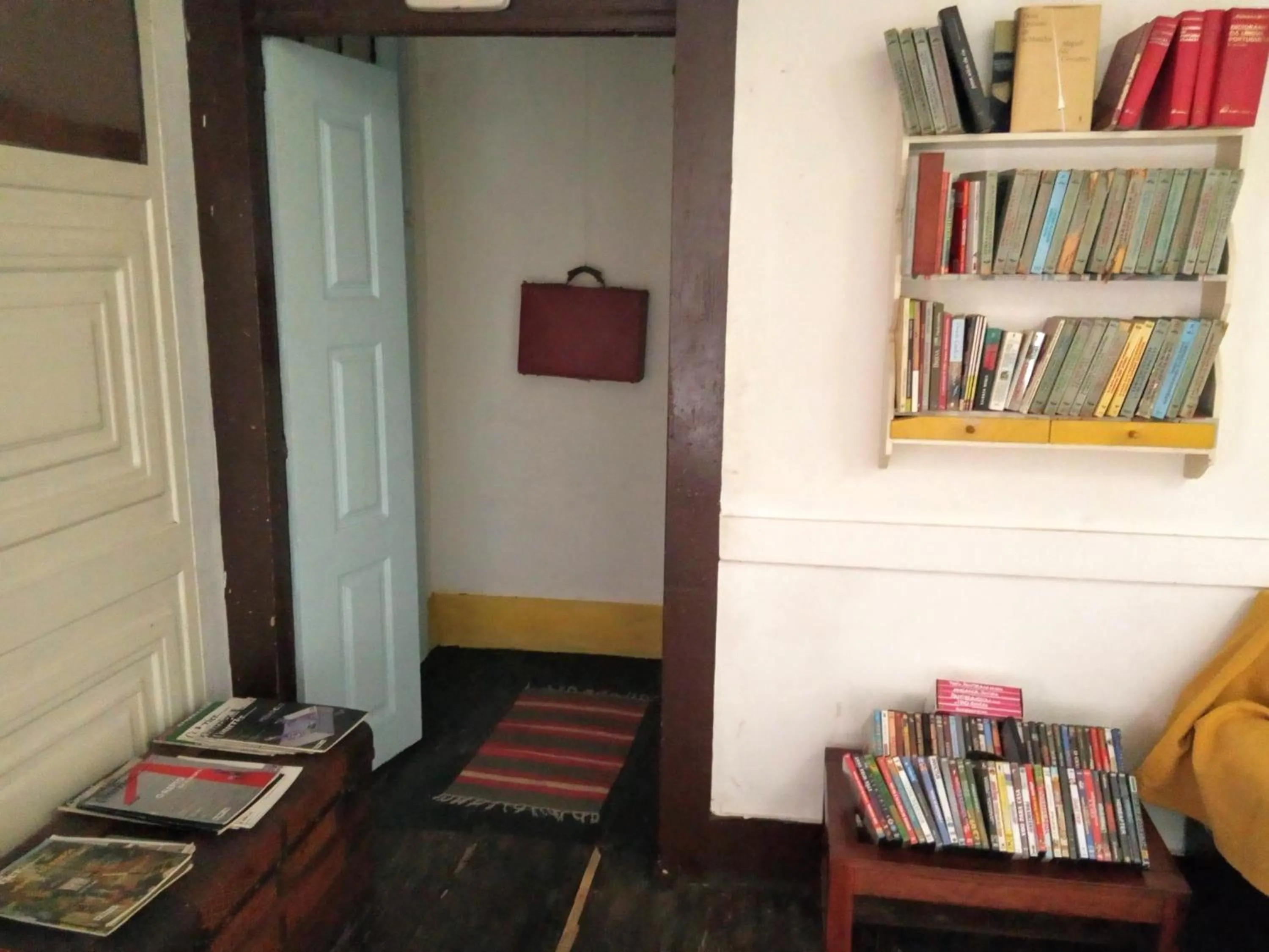 Library in Family Adams House Hostel