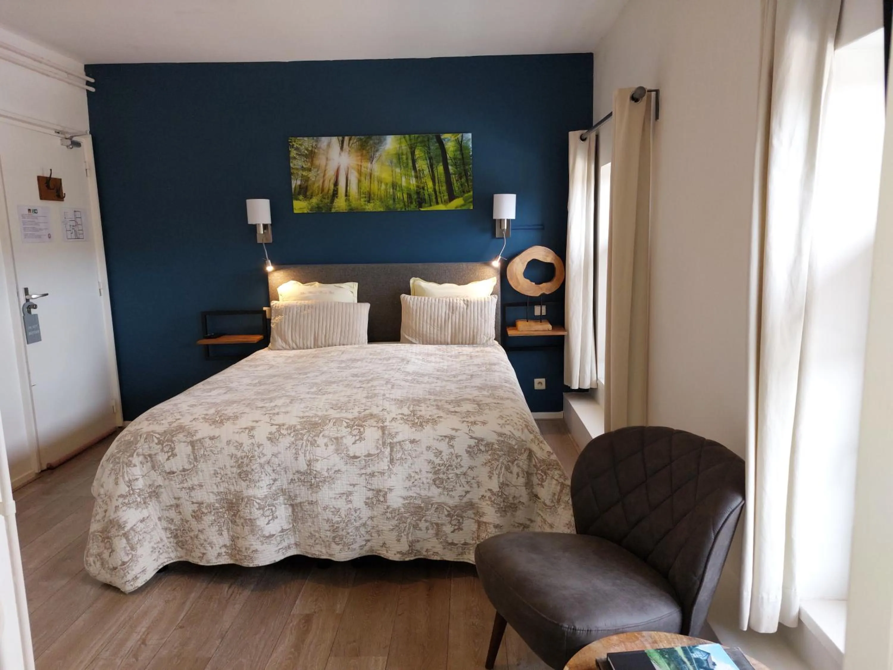 Photo of the whole room, Bed in Hotel Restaurant The Kings Head Inn