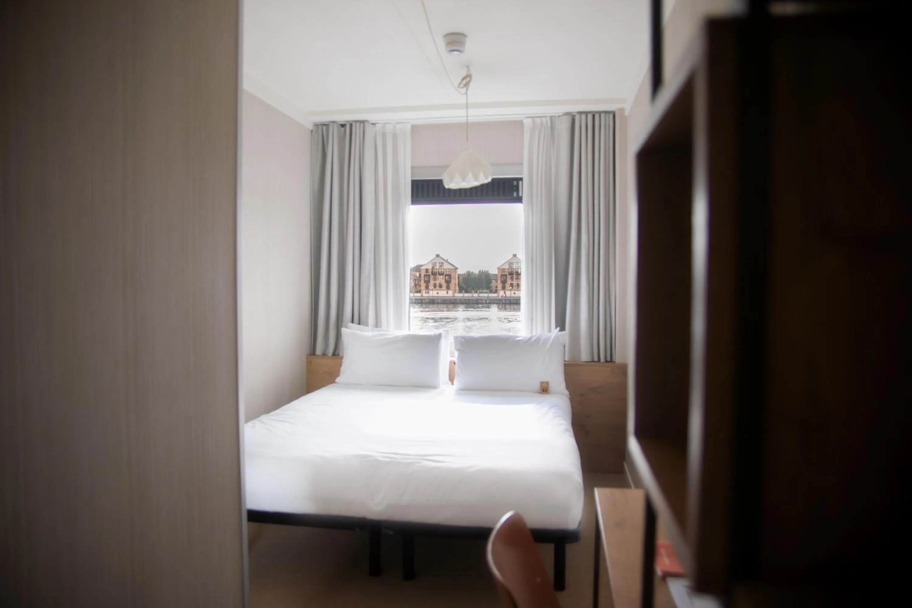 Bedroom, Bed in Good Hotel London