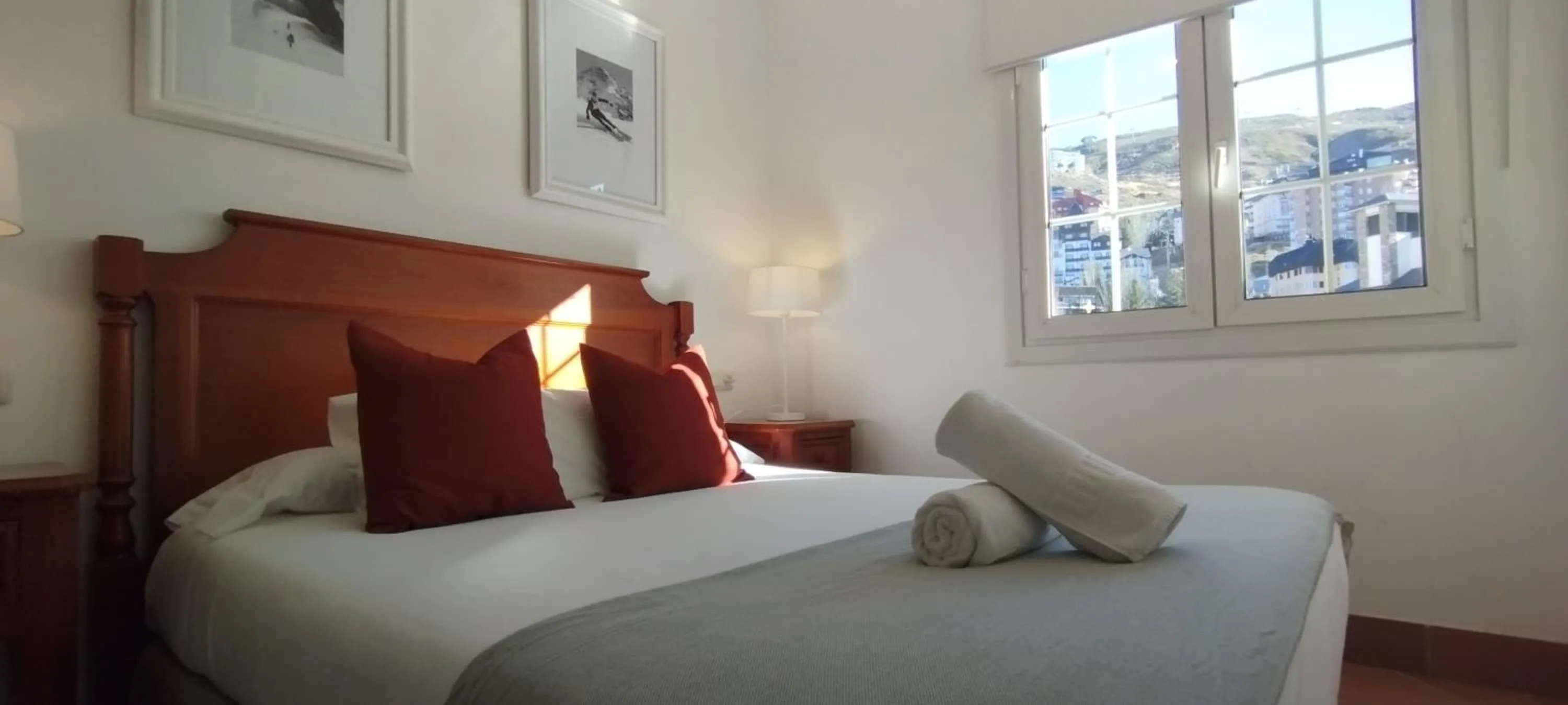 Bed and Snow Art Apartments