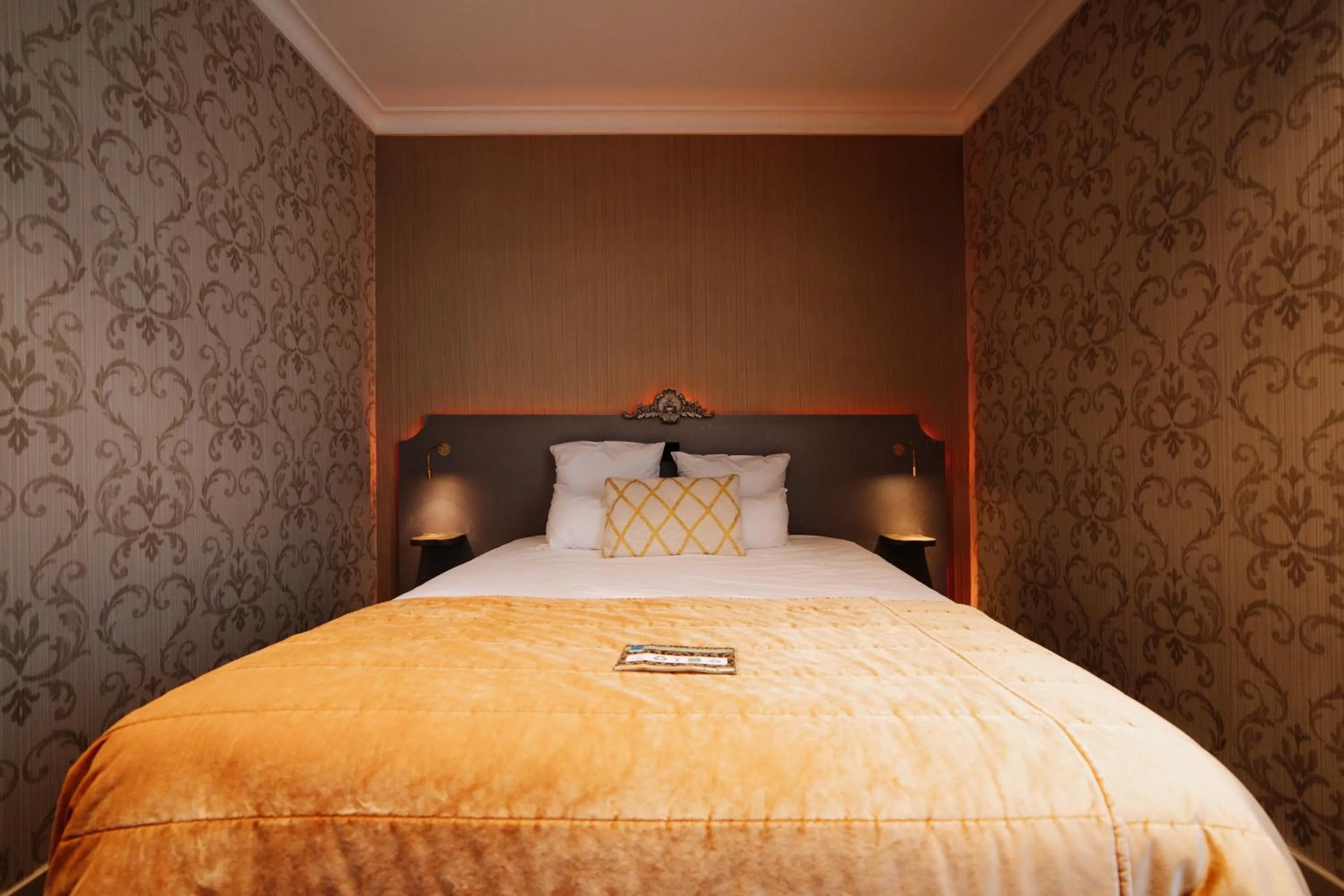 Property building, Bed in Le Chateau de Namur