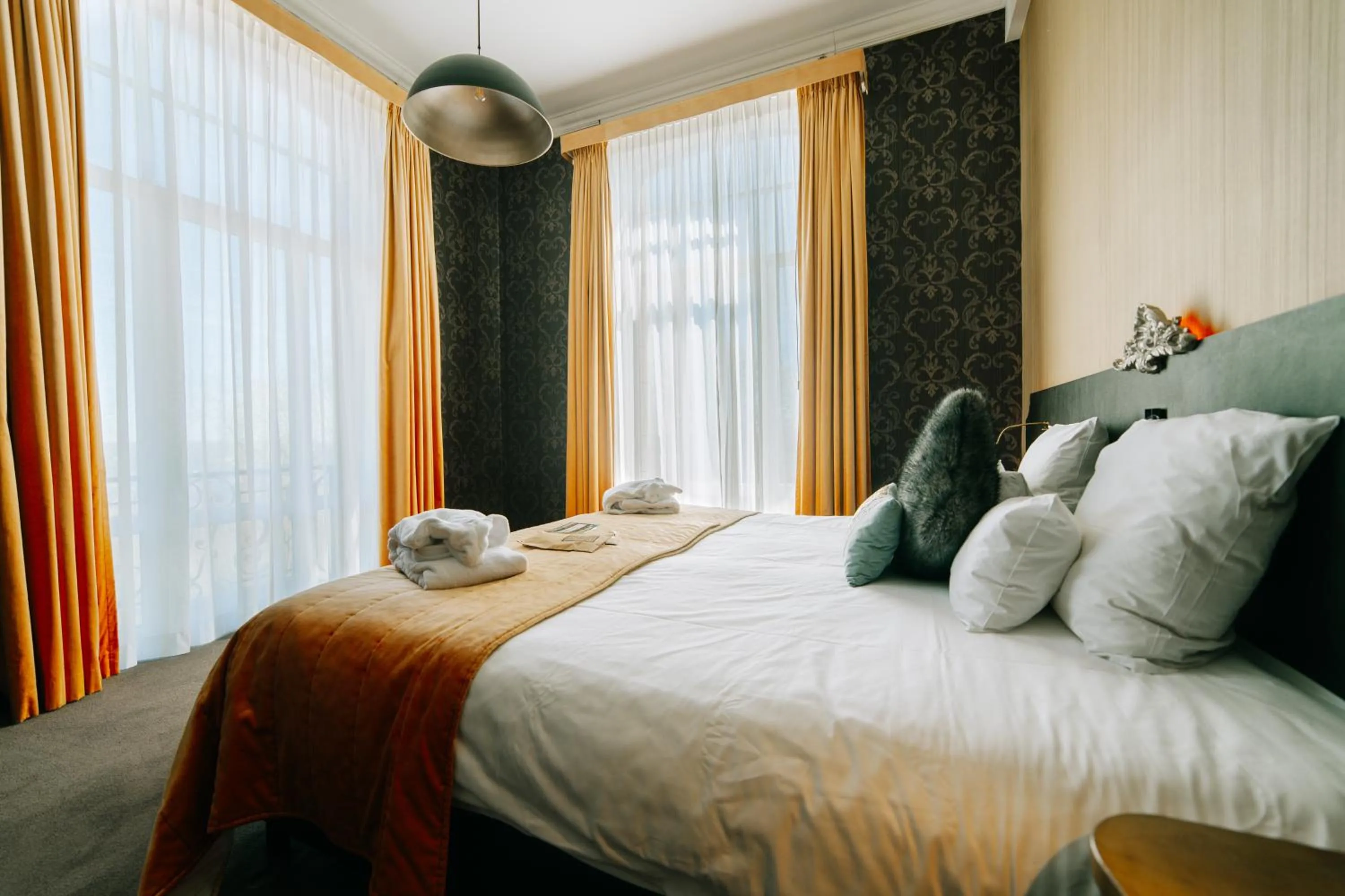 Bedroom, Bed in Le Chateau de Namur