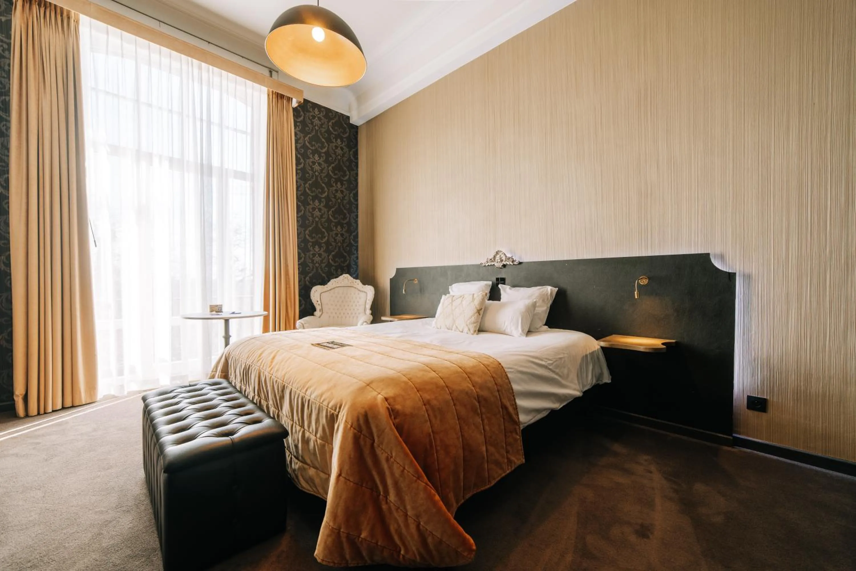 Bedroom, Bed in Le Chateau de Namur