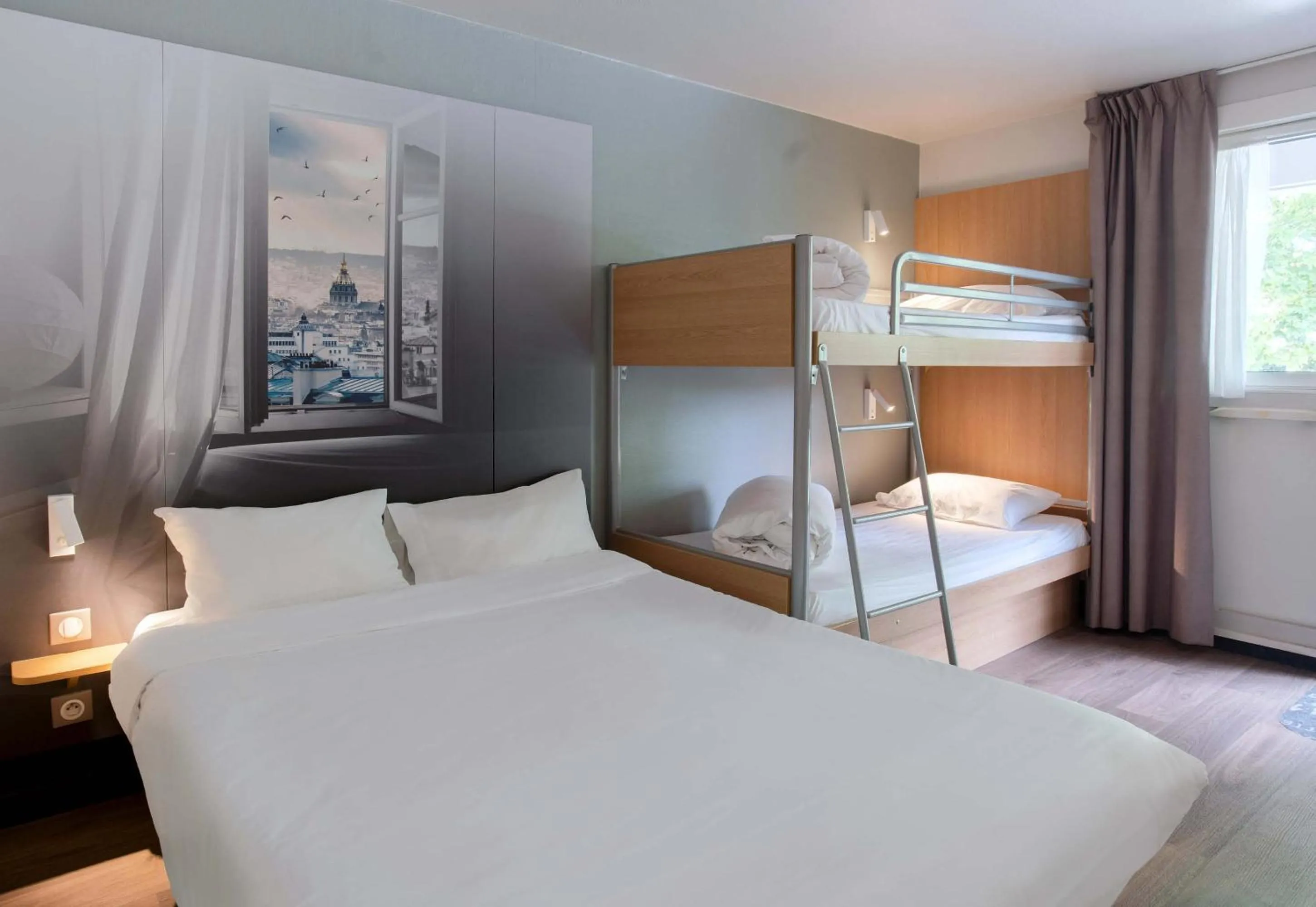 Bedroom, Bed in B&B HOTEL Louveciennes