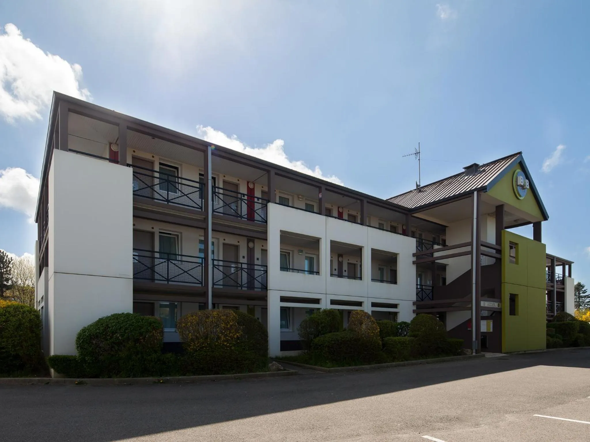 Facade/entrance in B&B HOTEL Boulogne-sur-Mer Saint-Martin