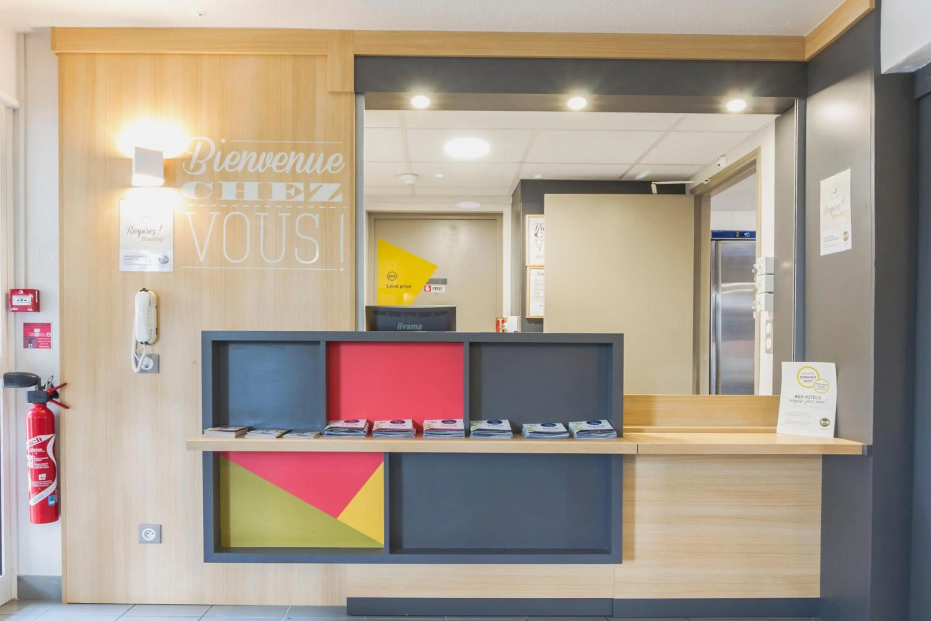 Lobby or reception in B&B HOTEL Boulogne-sur-Mer Saint-Martin