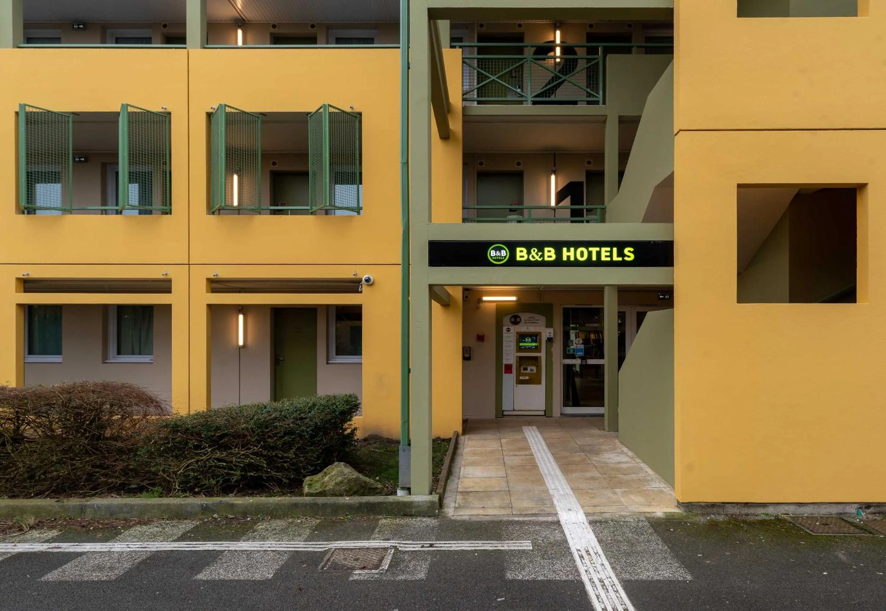 Facade/entrance in B&B HOTEL Boulogne-sur-Mer Saint-Martin
