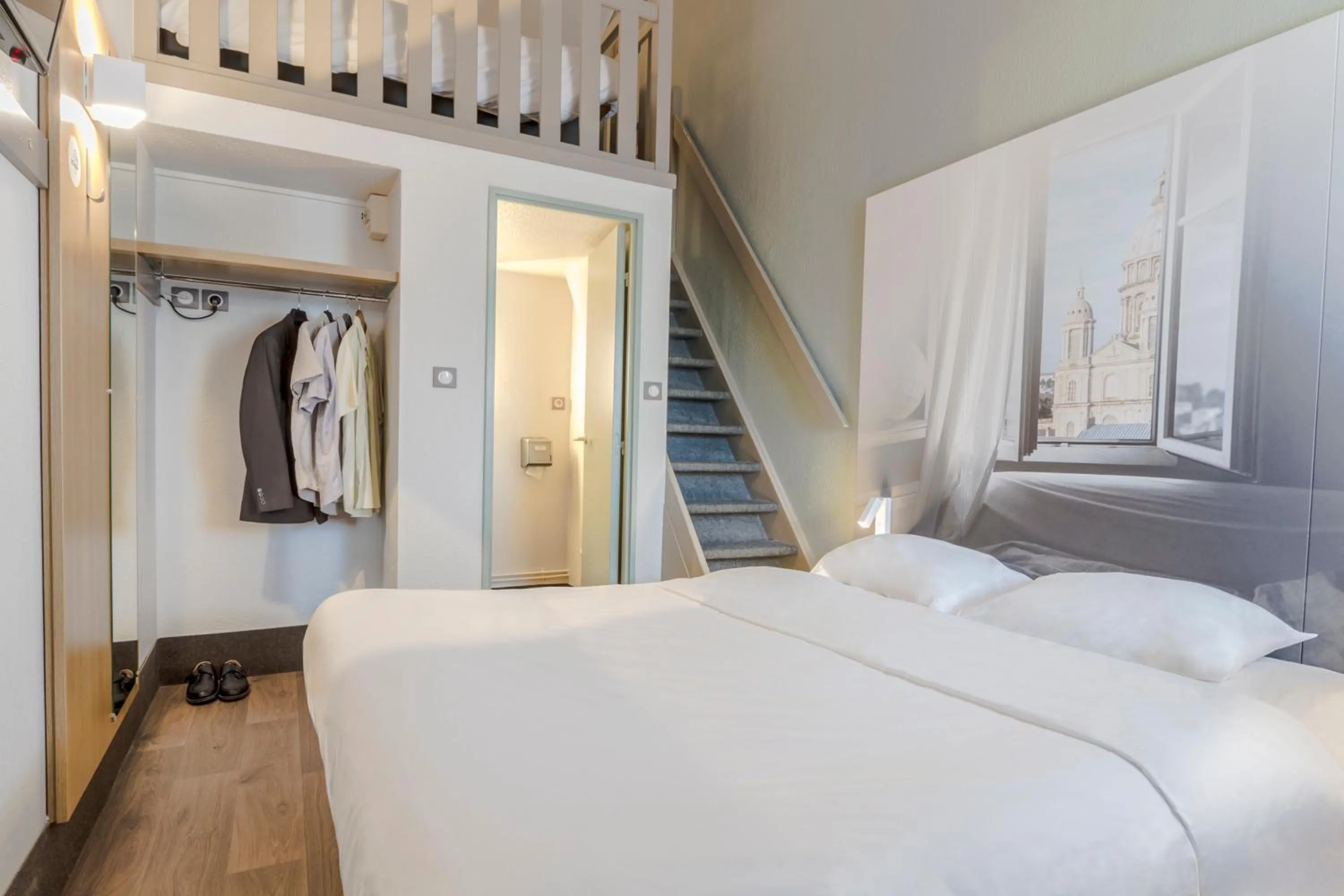 Bedroom, Bed in B&B HOTEL Boulogne-sur-Mer Saint-Martin