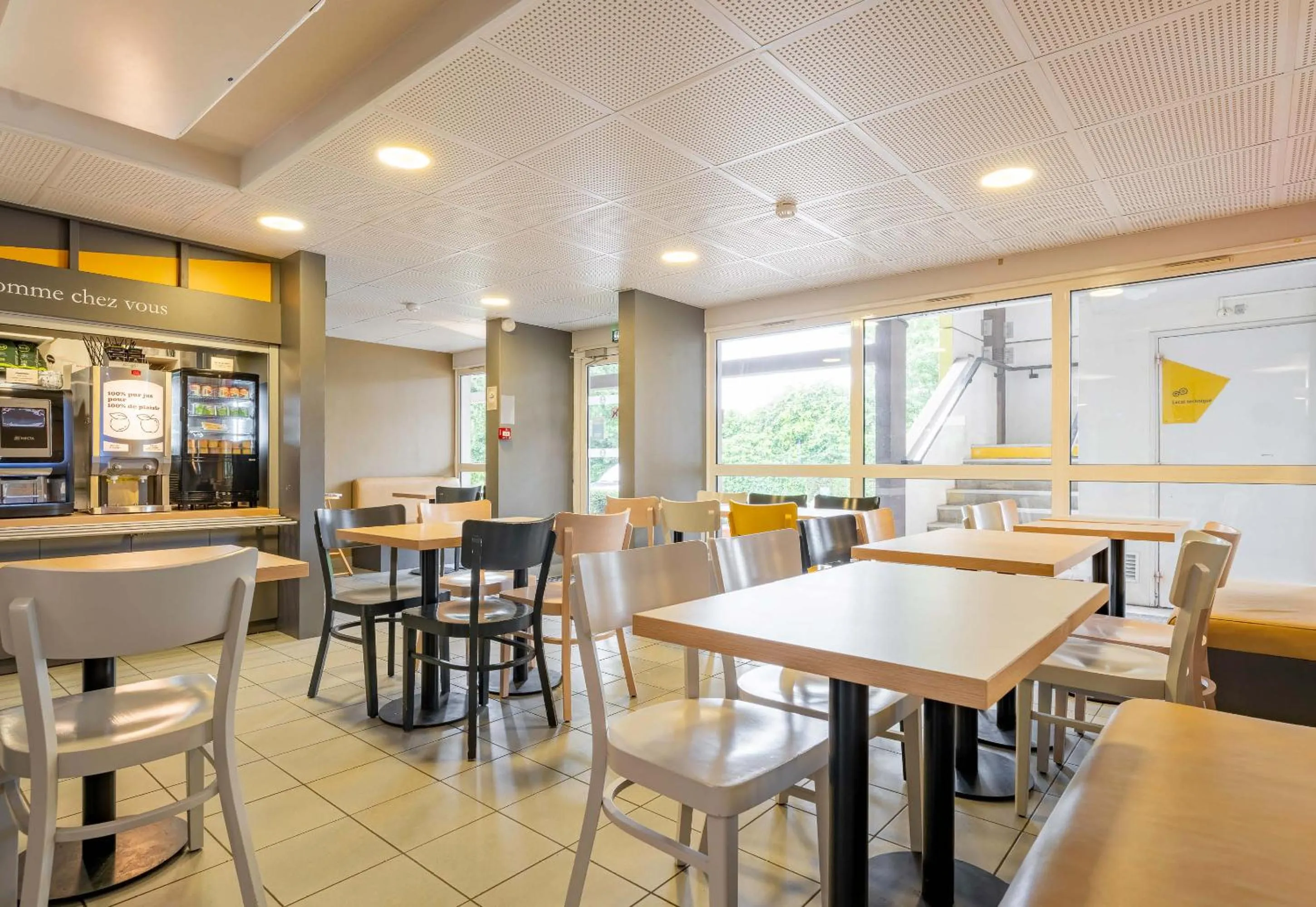 Restaurant/places to eat in B&B HOTEL Boulogne-sur-Mer Saint-Martin