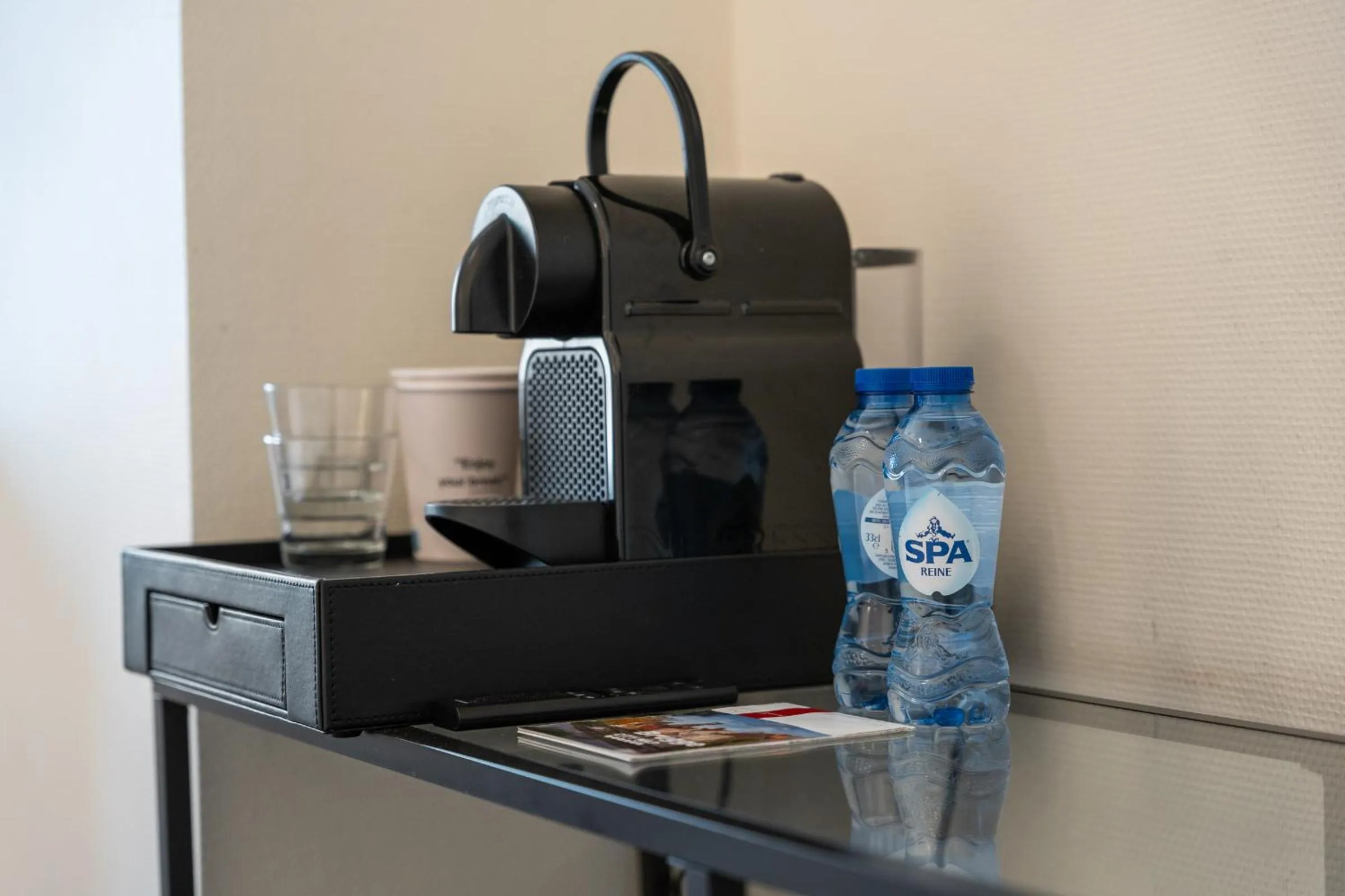 Coffee/tea facilities in Hotel de Pauw