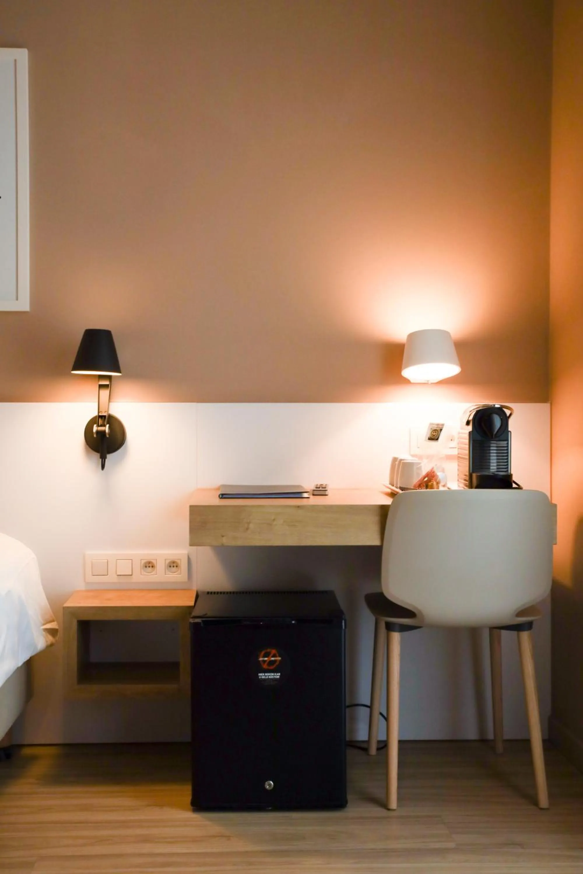 Coffee/tea facilities, Bed in Alfa Inn