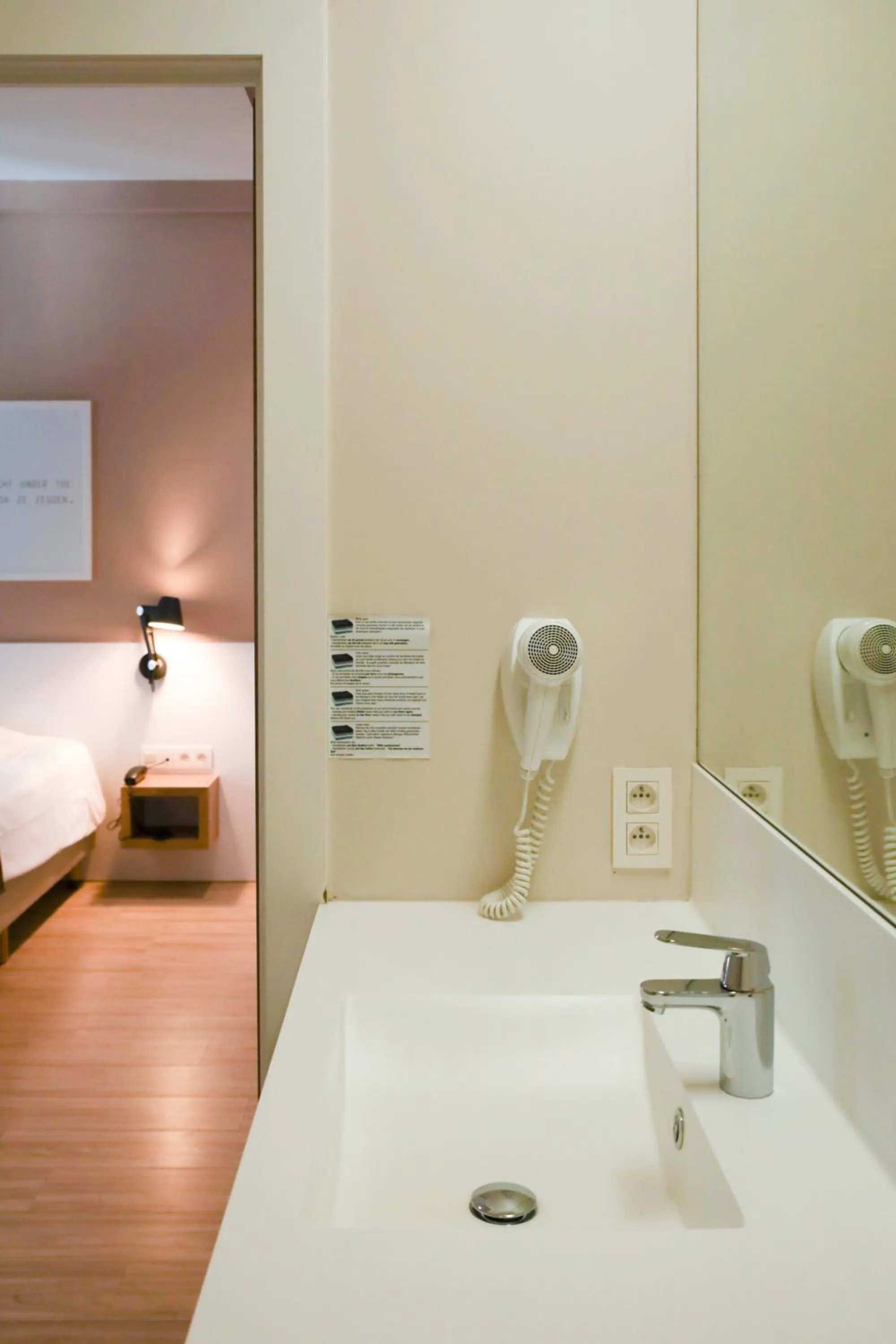 Bathroom, Bed in Alfa Inn