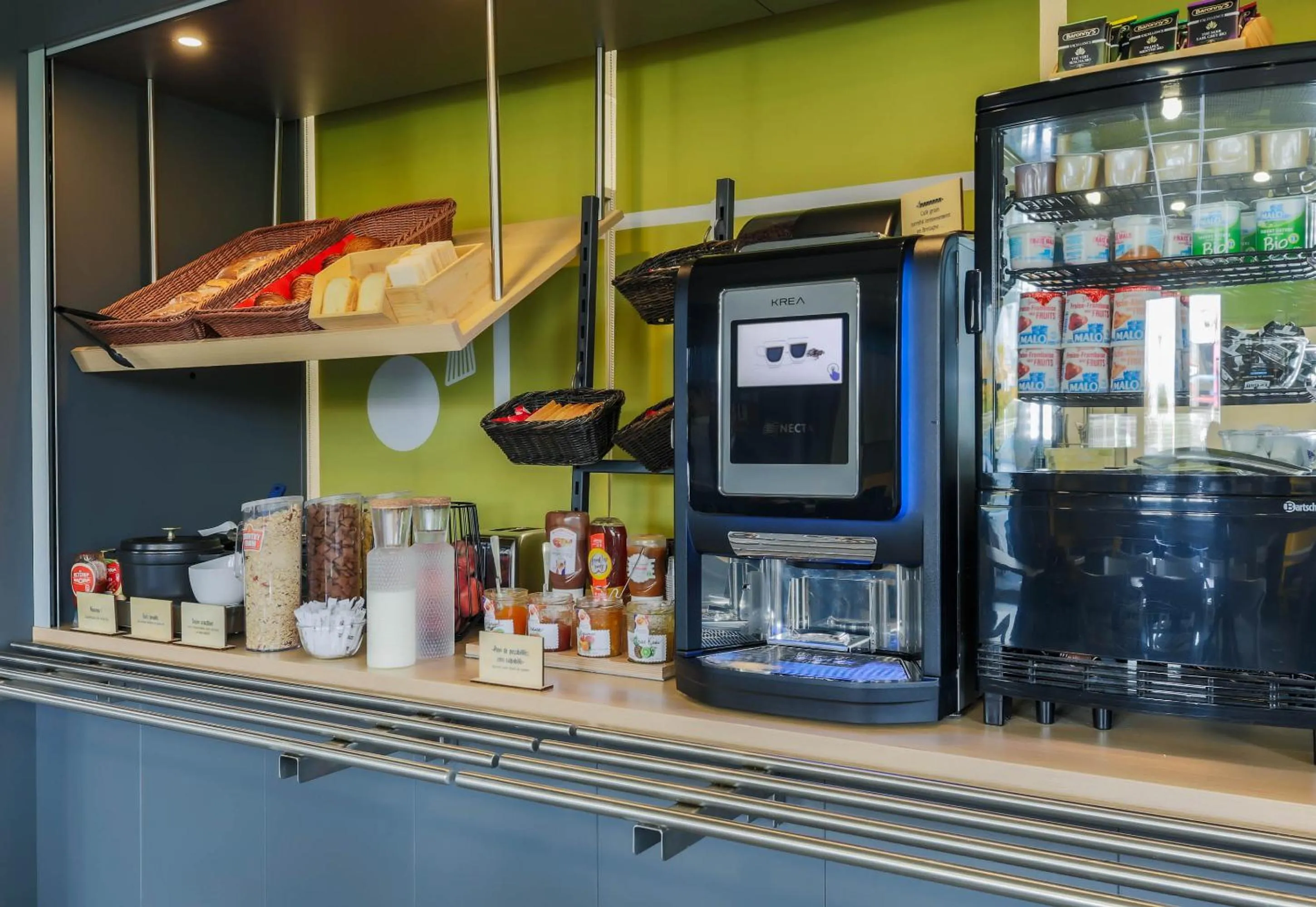 Buffet breakfast in B&B HOTEL Metz Semécourt