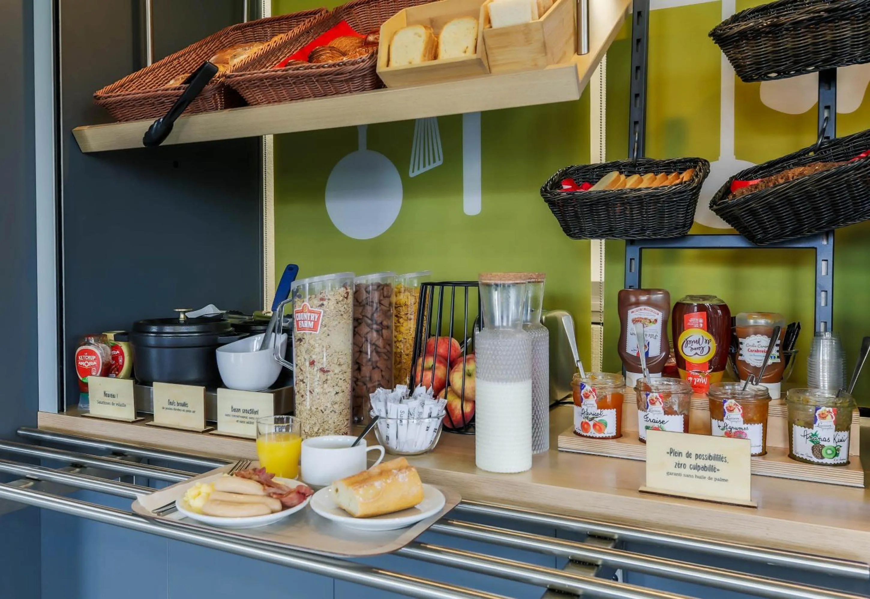 Buffet breakfast in B&B HOTEL Metz Semécourt