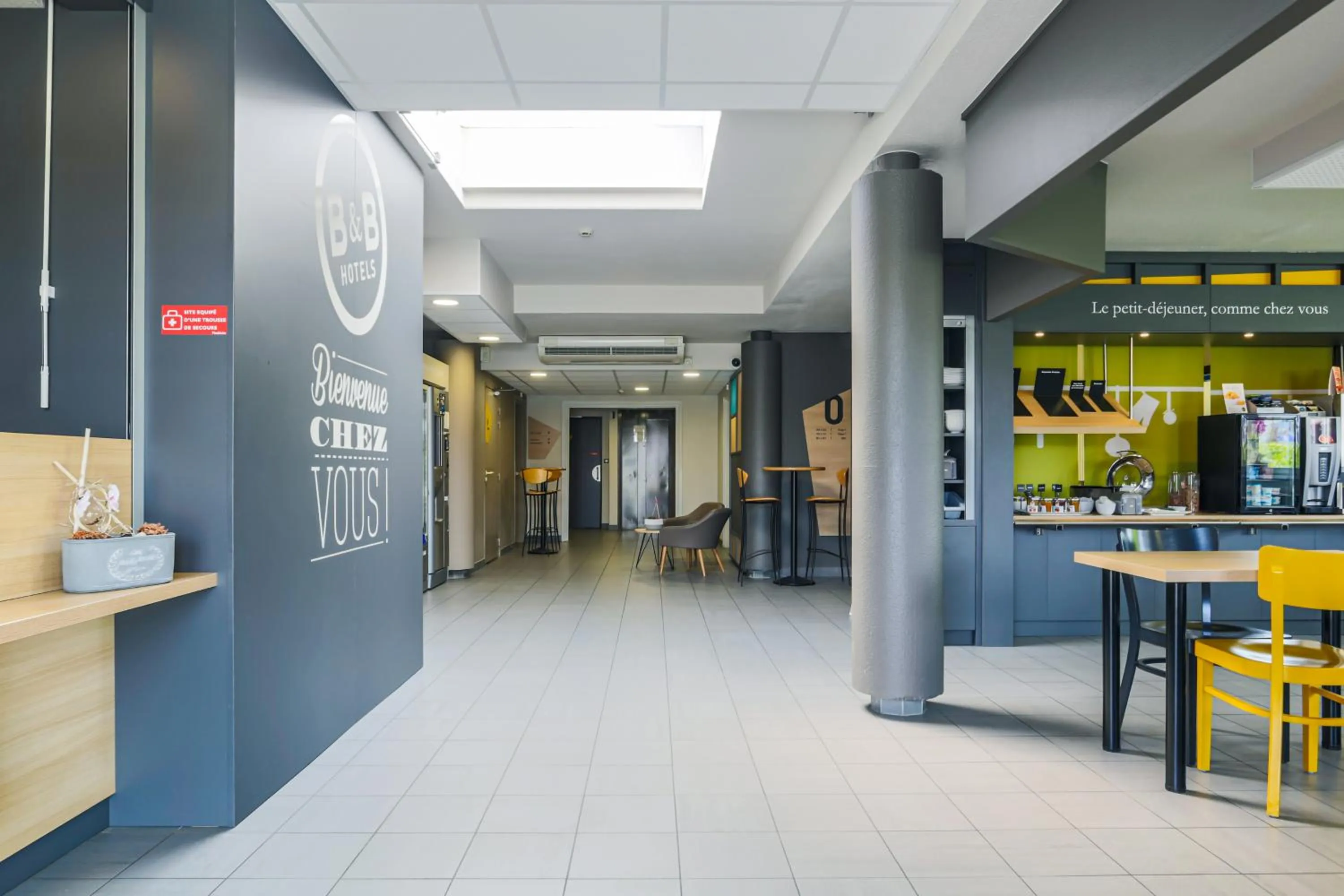 Lobby or reception in B&B HOTEL Metz Semécourt