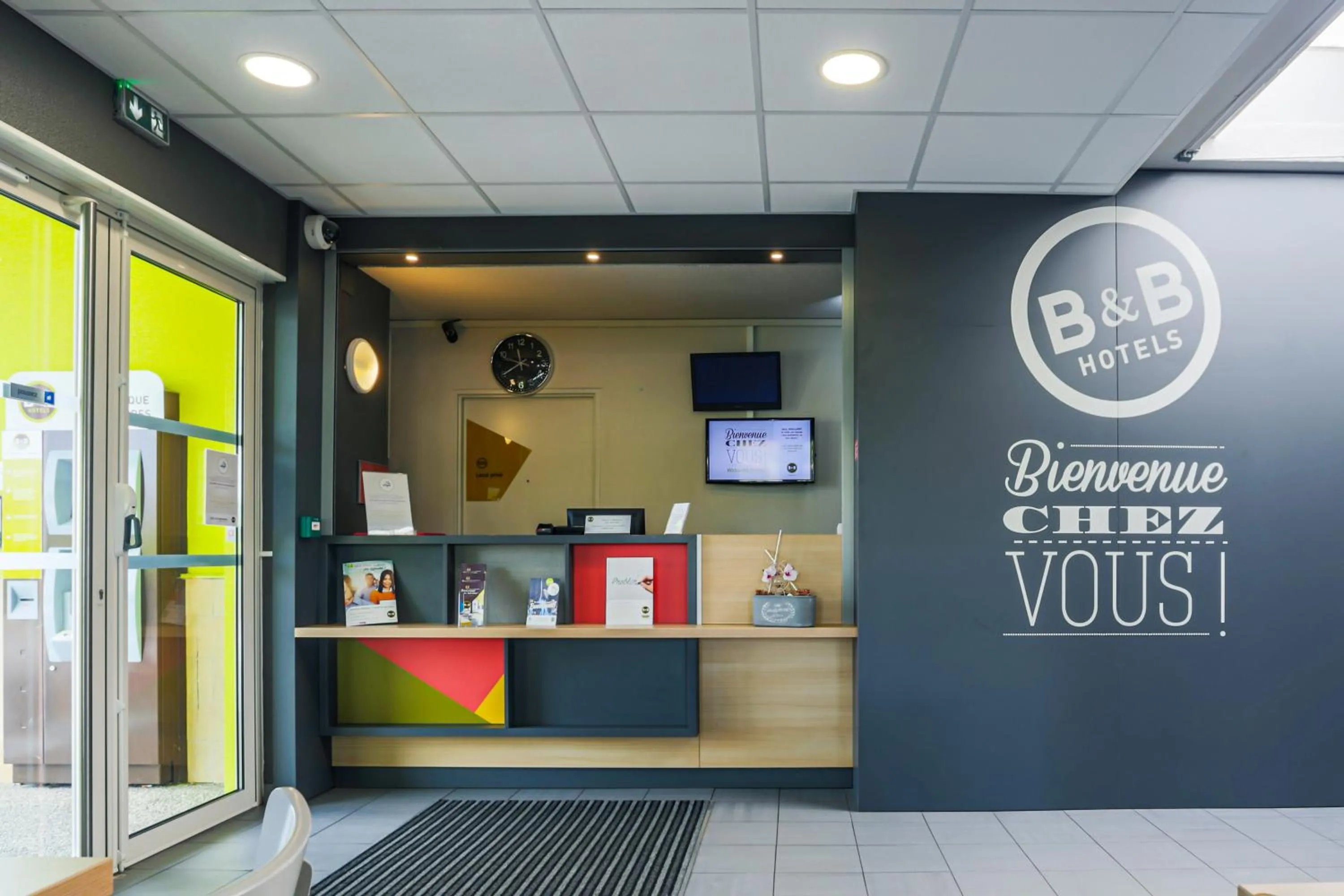Lobby or reception in B&B HOTEL Metz Semécourt