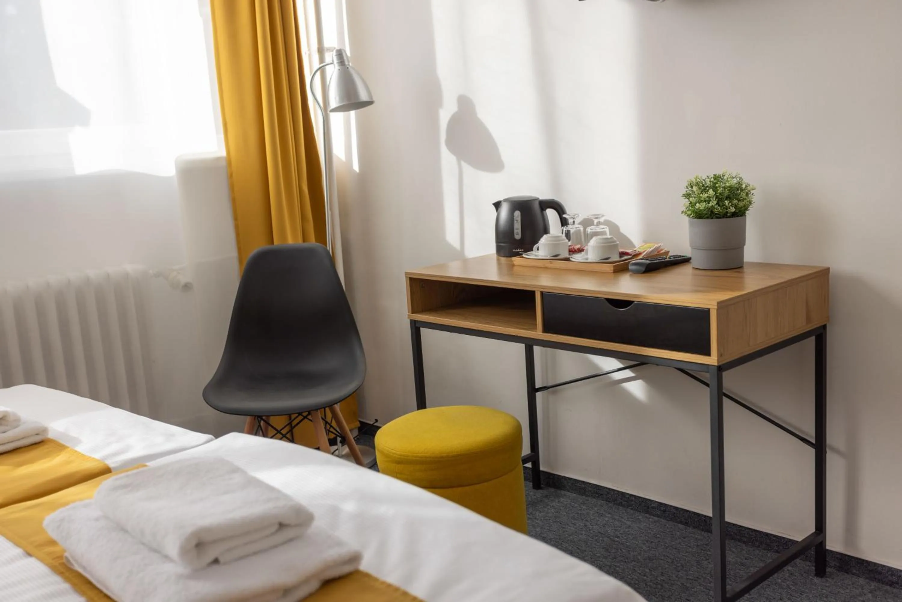 Coffee/tea facilities, Bed in Hotel AMITY