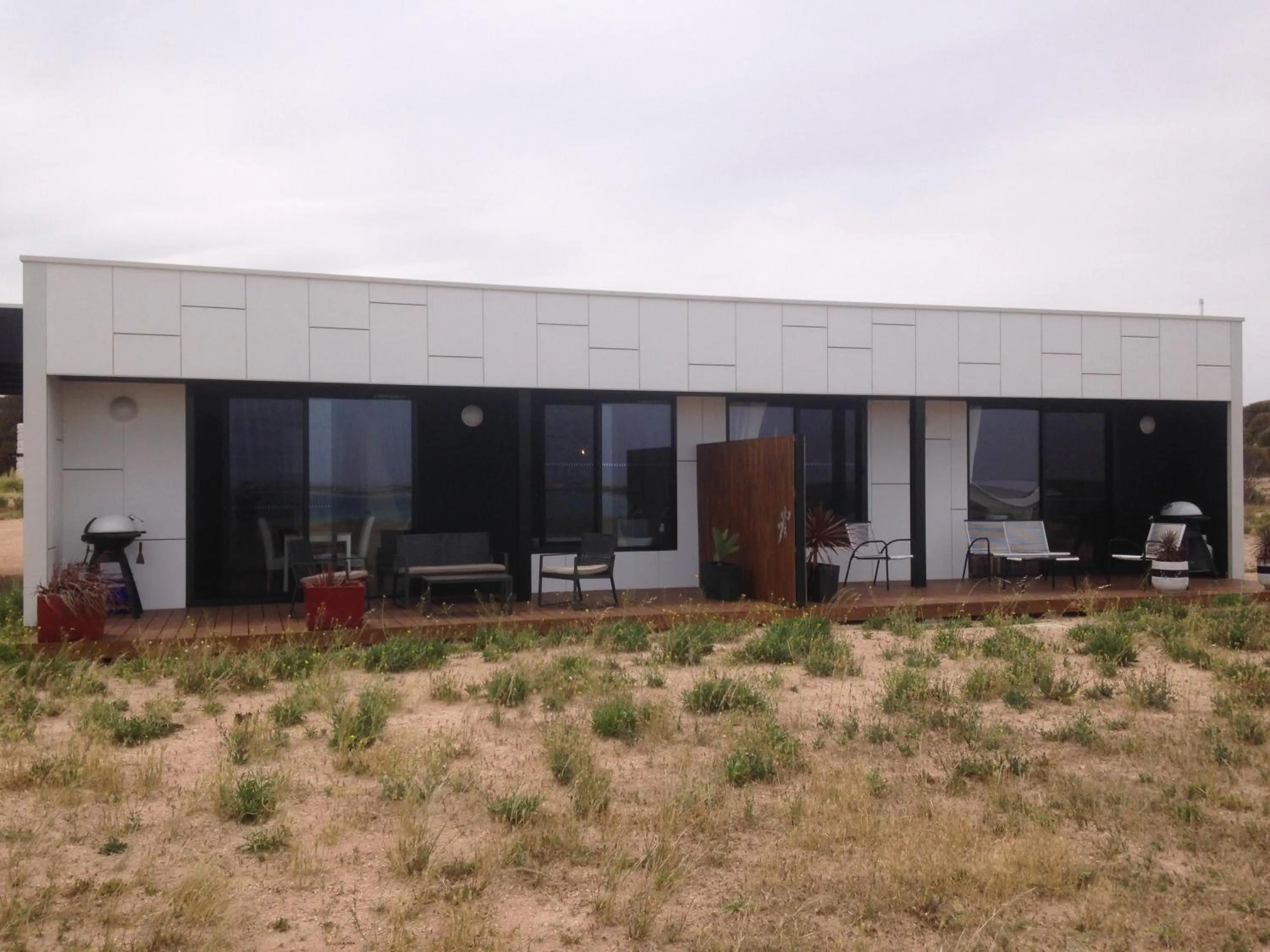 Property building in Perlubie Sea