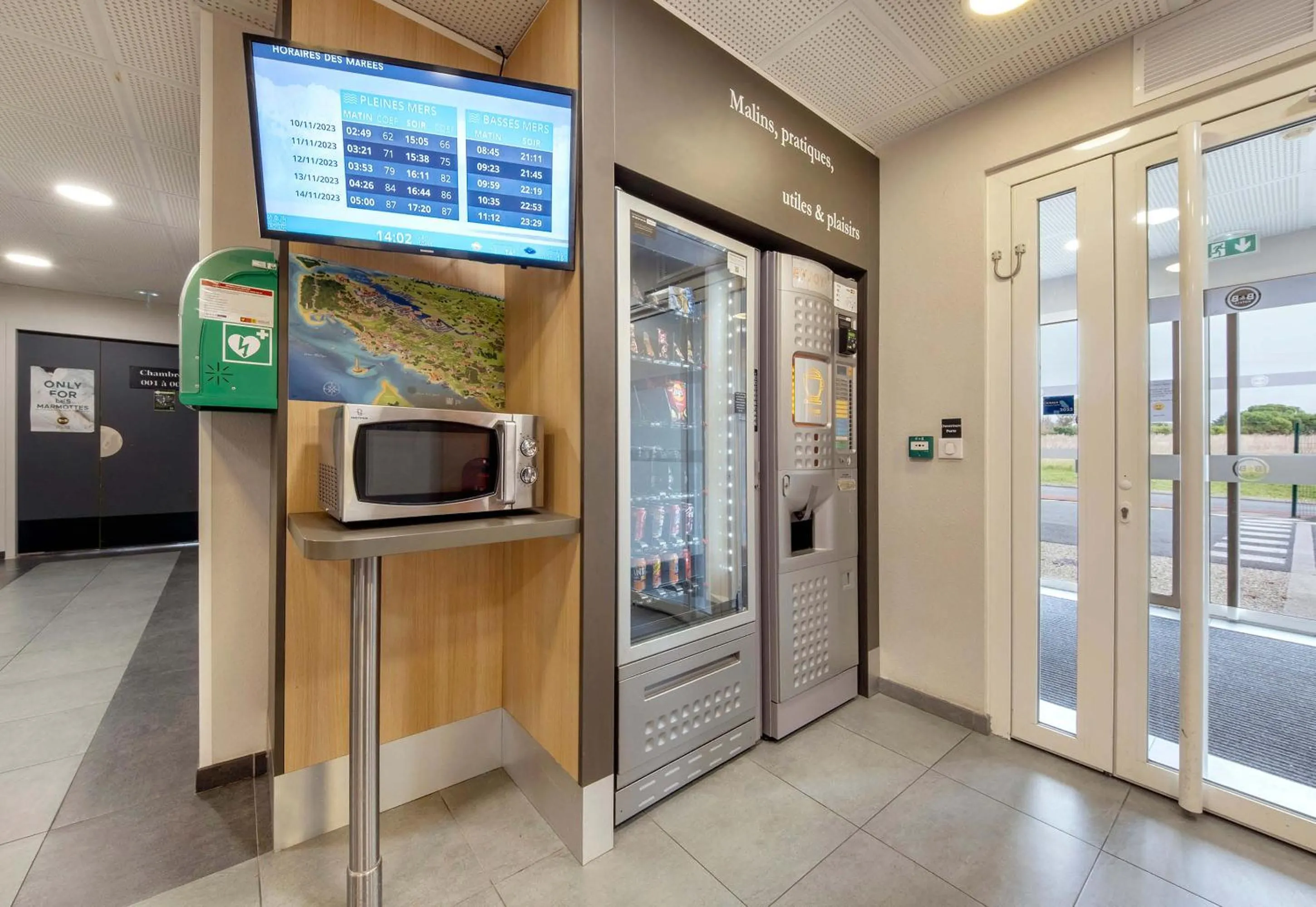 Lobby or reception in B&B HOTEL Royan La Palmyre