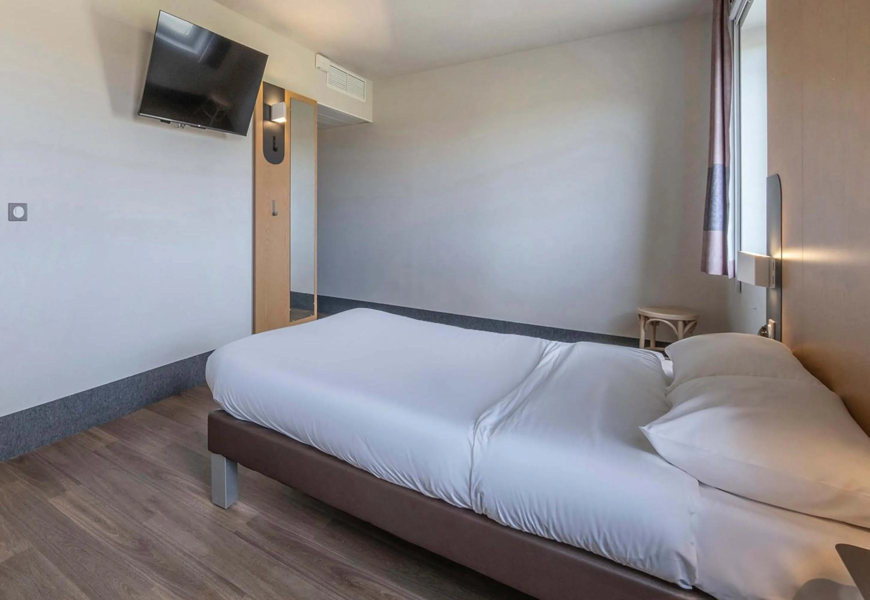 Bedroom, Bed in B&B HOTEL Royan La Palmyre