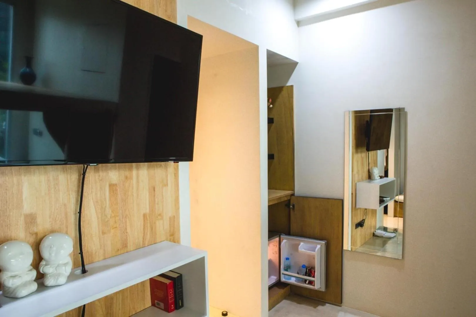 TV and multimedia in BoB Hostel บ็อบโฮสเทล