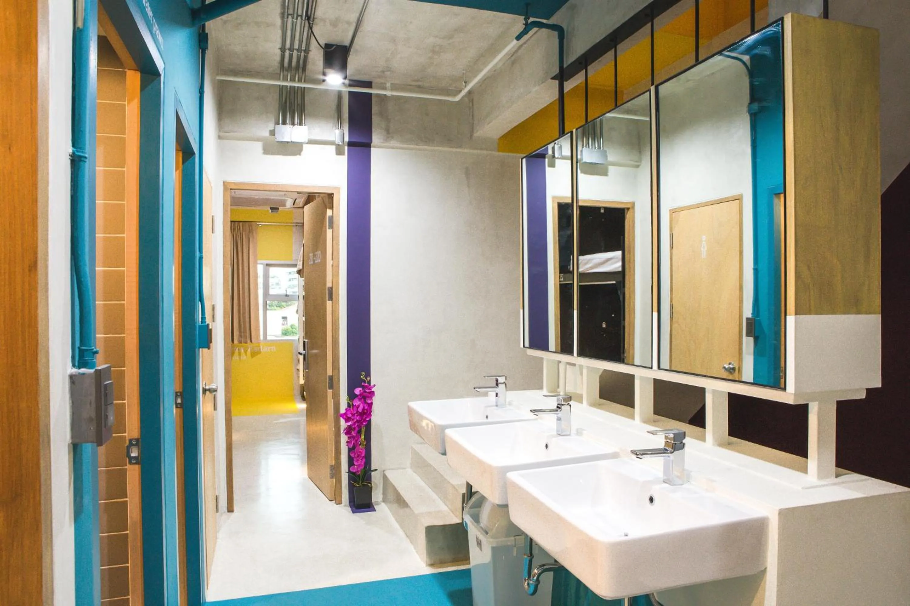 Area and facilities in BoB Hostel บ็อบโฮสเทล