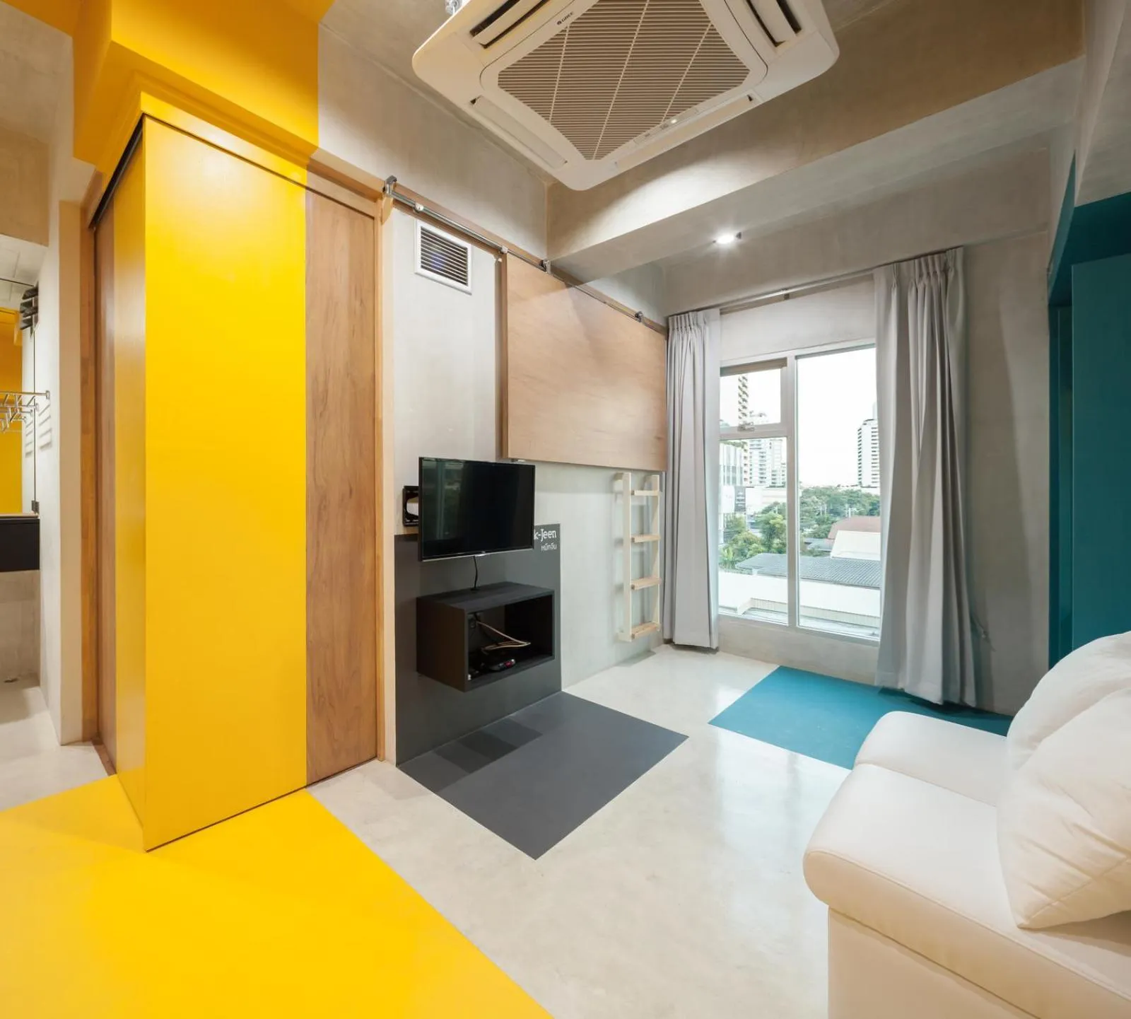 Seating area, Bed in BoB Hostel บ็อบโฮสเทล